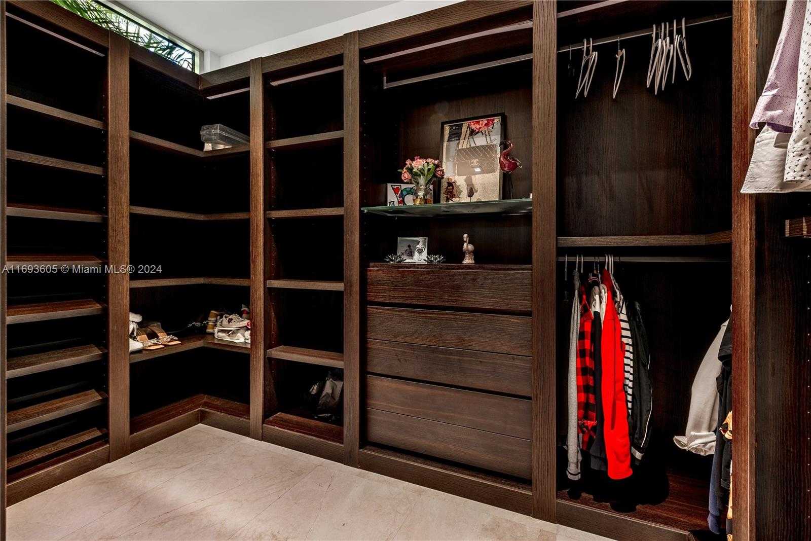 Small Image of 400 TAMARIND DR, Hallandale Beach Number 26