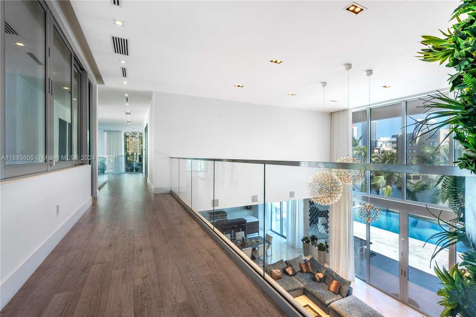 Small Image of 400 TAMARIND DR, Hallandale Beach Number 32