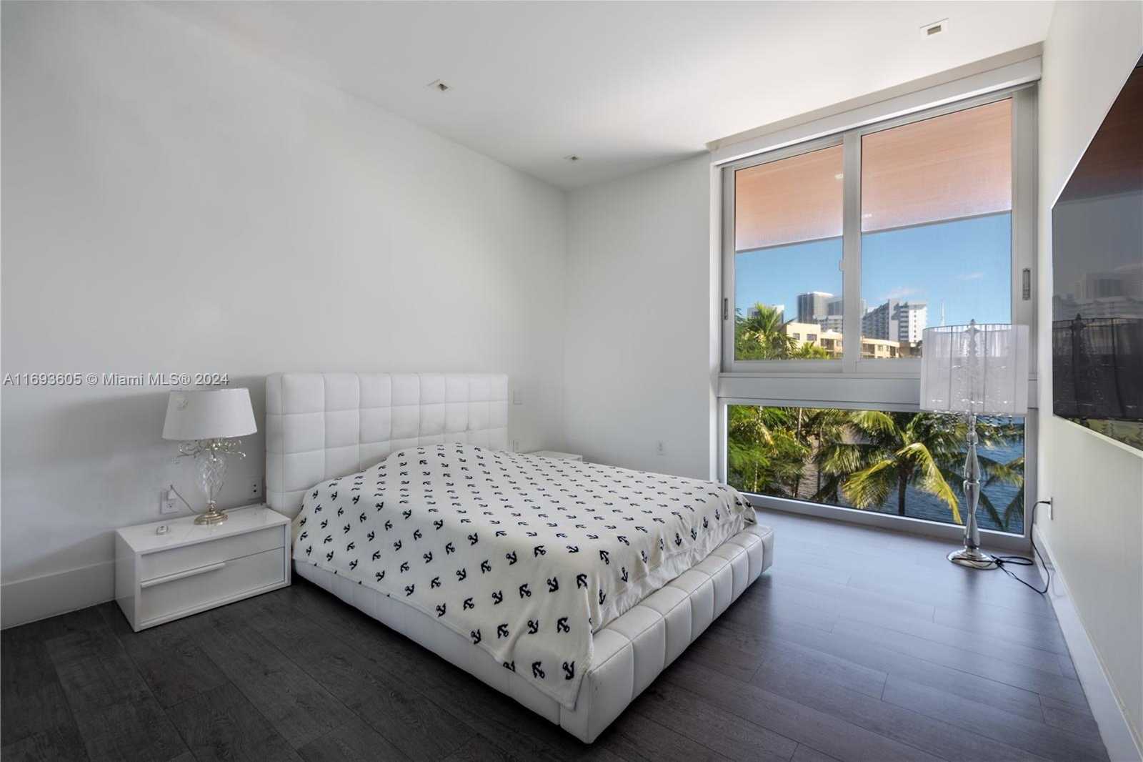 Small Image of 400 TAMARIND DR, Hallandale Beach Number 34