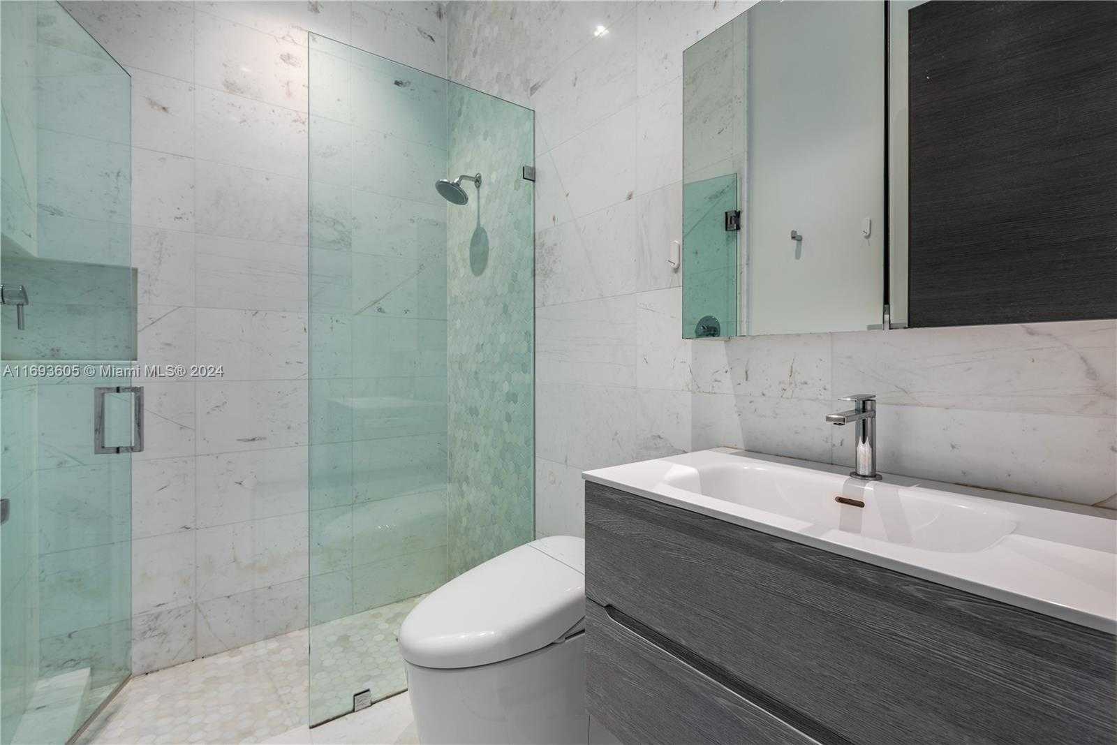 Small Image of 400 TAMARIND DR, Hallandale Beach Number 35