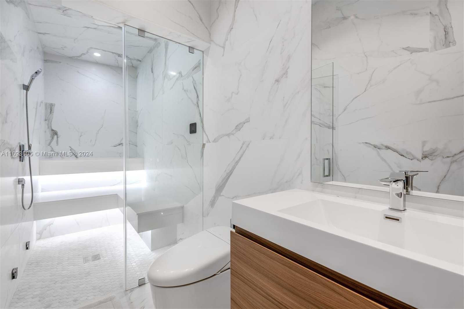 Small Image of 400 TAMARIND DR, Hallandale Beach Number 38