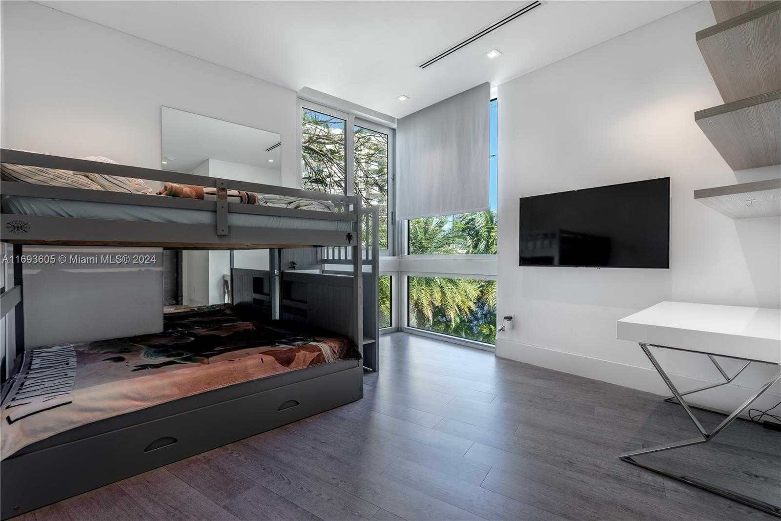 Small Image of 400 TAMARIND DR, Hallandale Beach Number 40