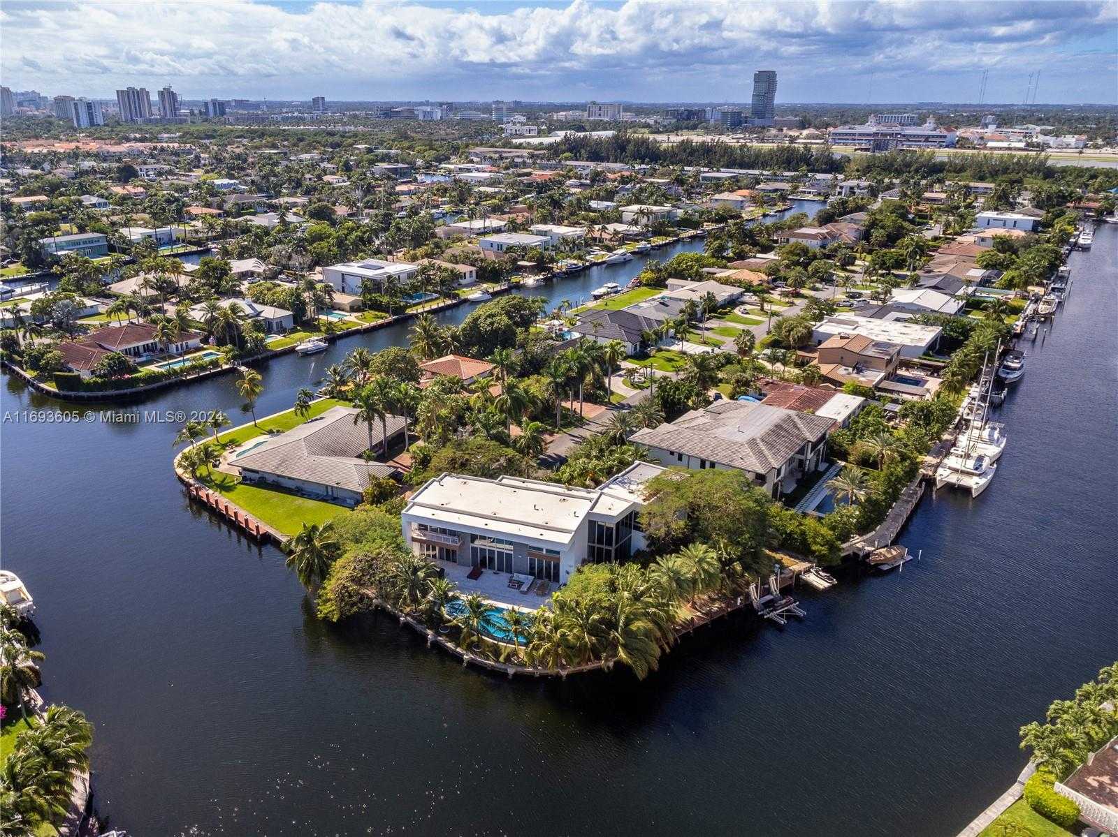Small Image of 400 TAMARIND DR, Hallandale Beach Number 41