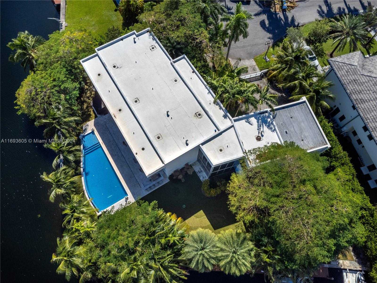 Small Image of 400 TAMARIND DR, Hallandale Beach Number 43