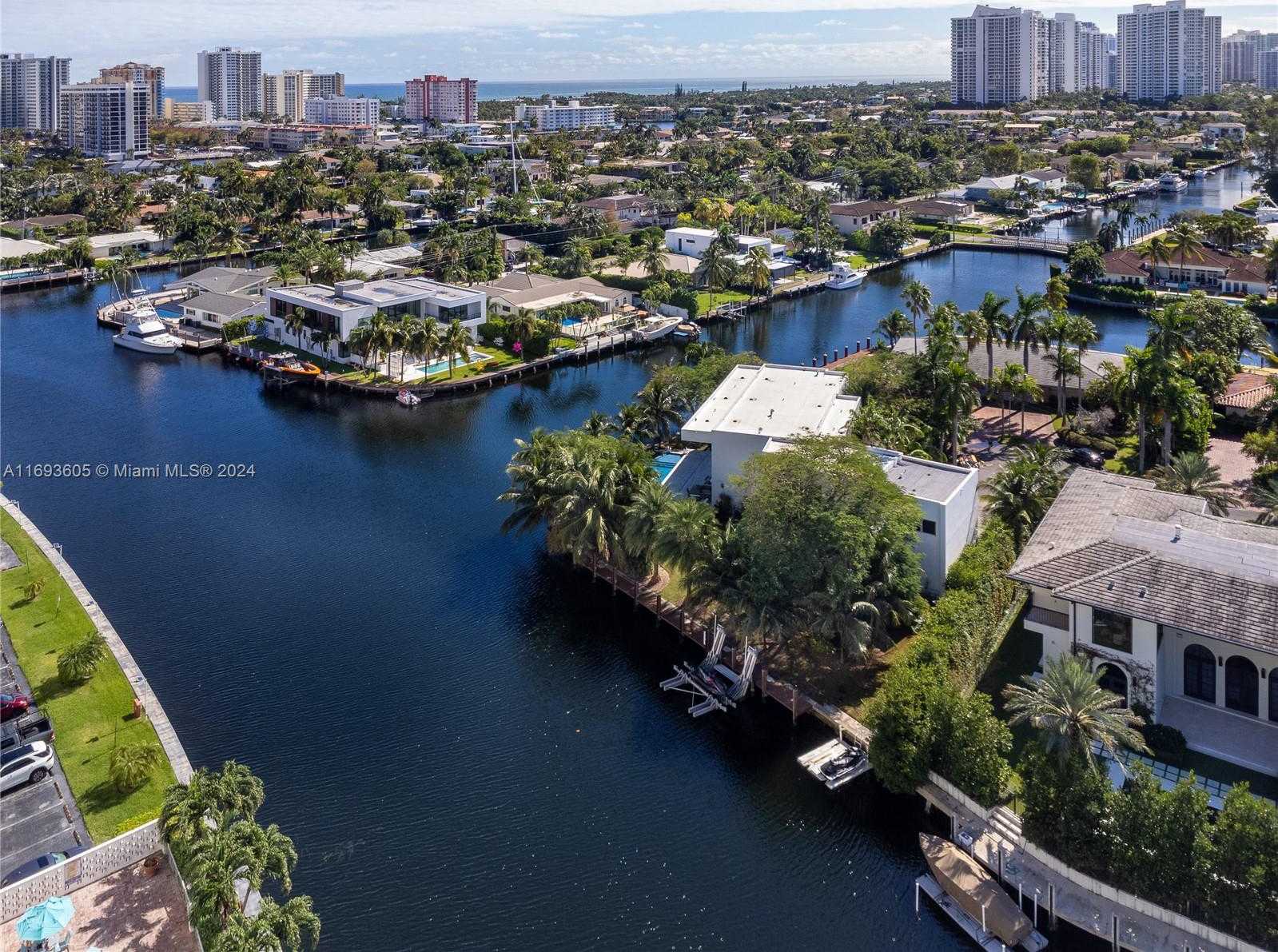 Small Image of 400 TAMARIND DR, Hallandale Beach Number 44