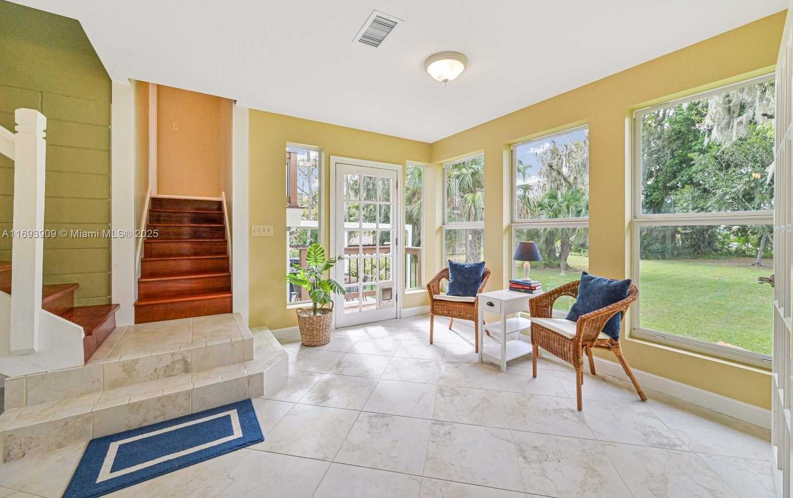 Small Image of 671 LIVE OAK LN, La Belle Number 22