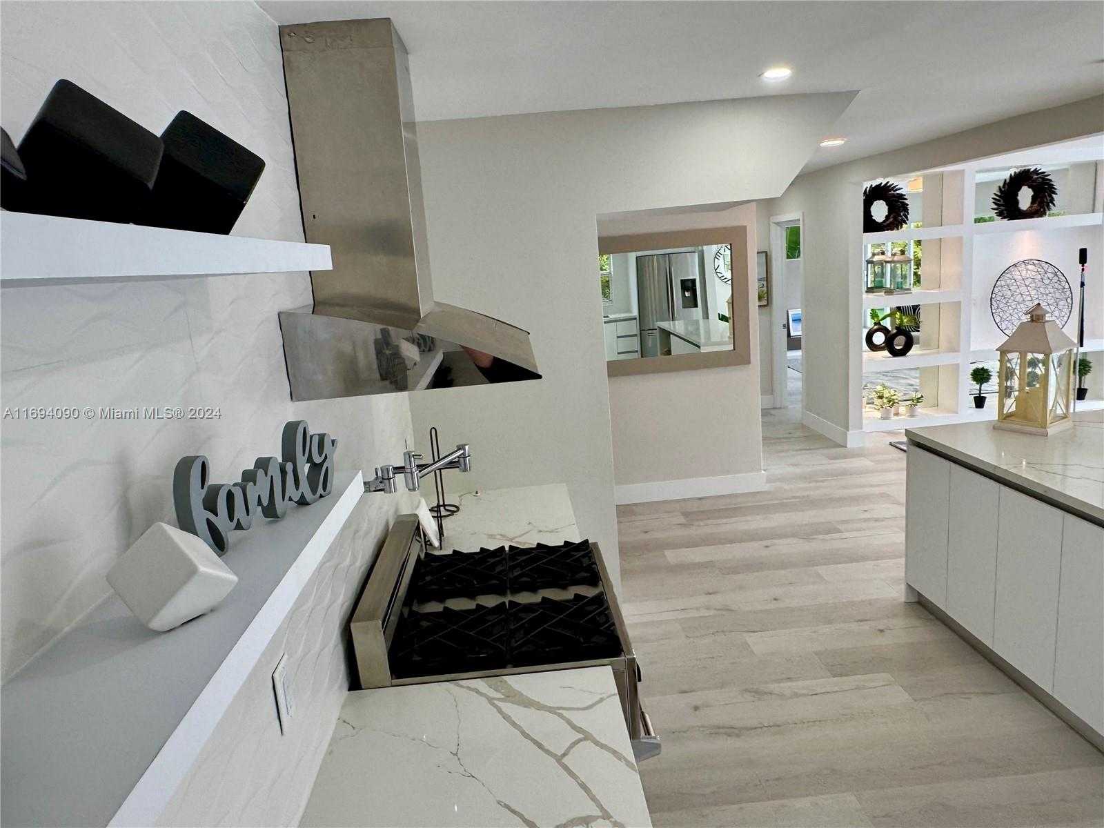 Small Image of 1012 TANGELO ISLE, Fort Lauderdale Number 15