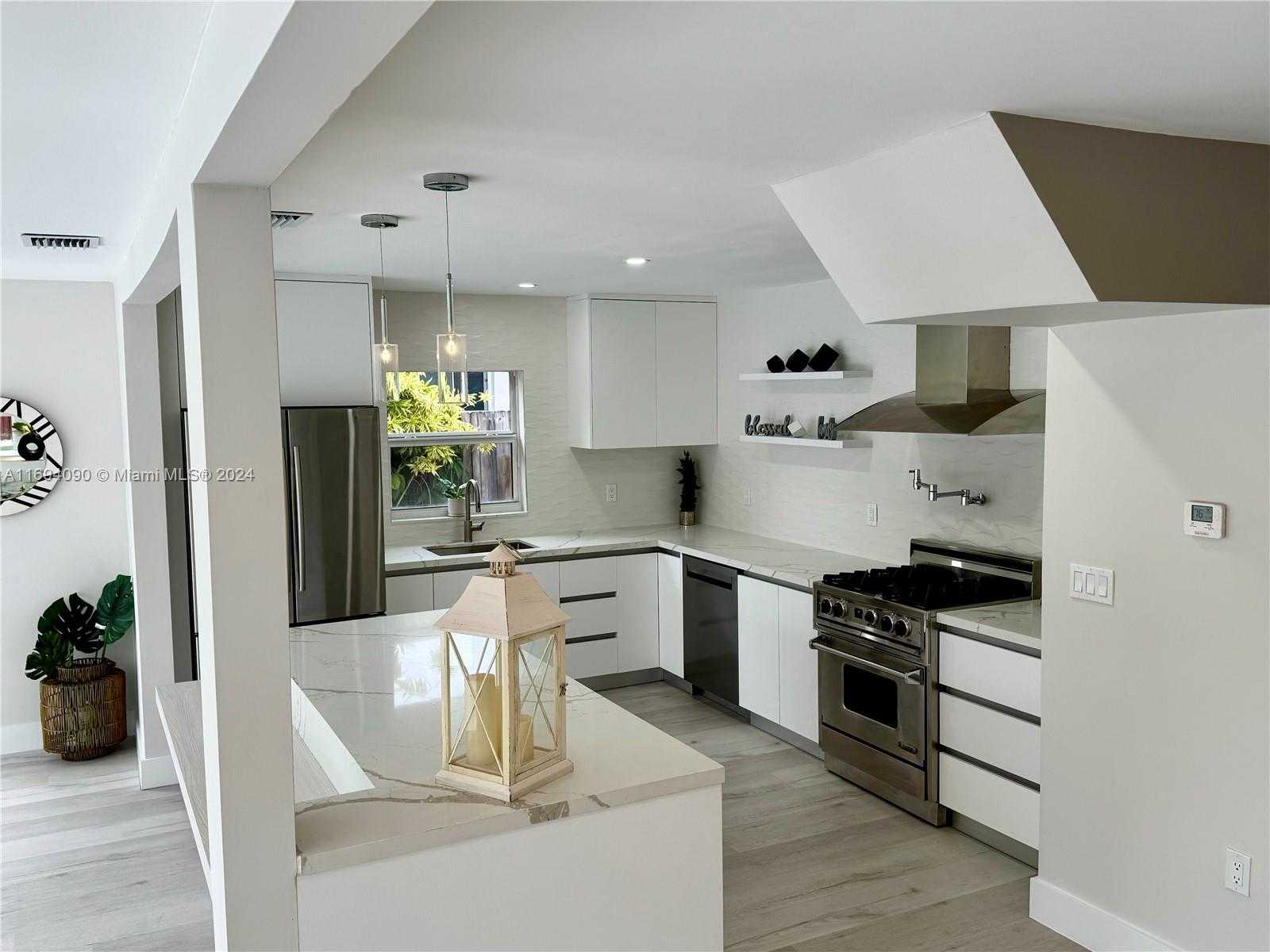 Small Image of 1012 TANGELO ISLE, Fort Lauderdale Number 16