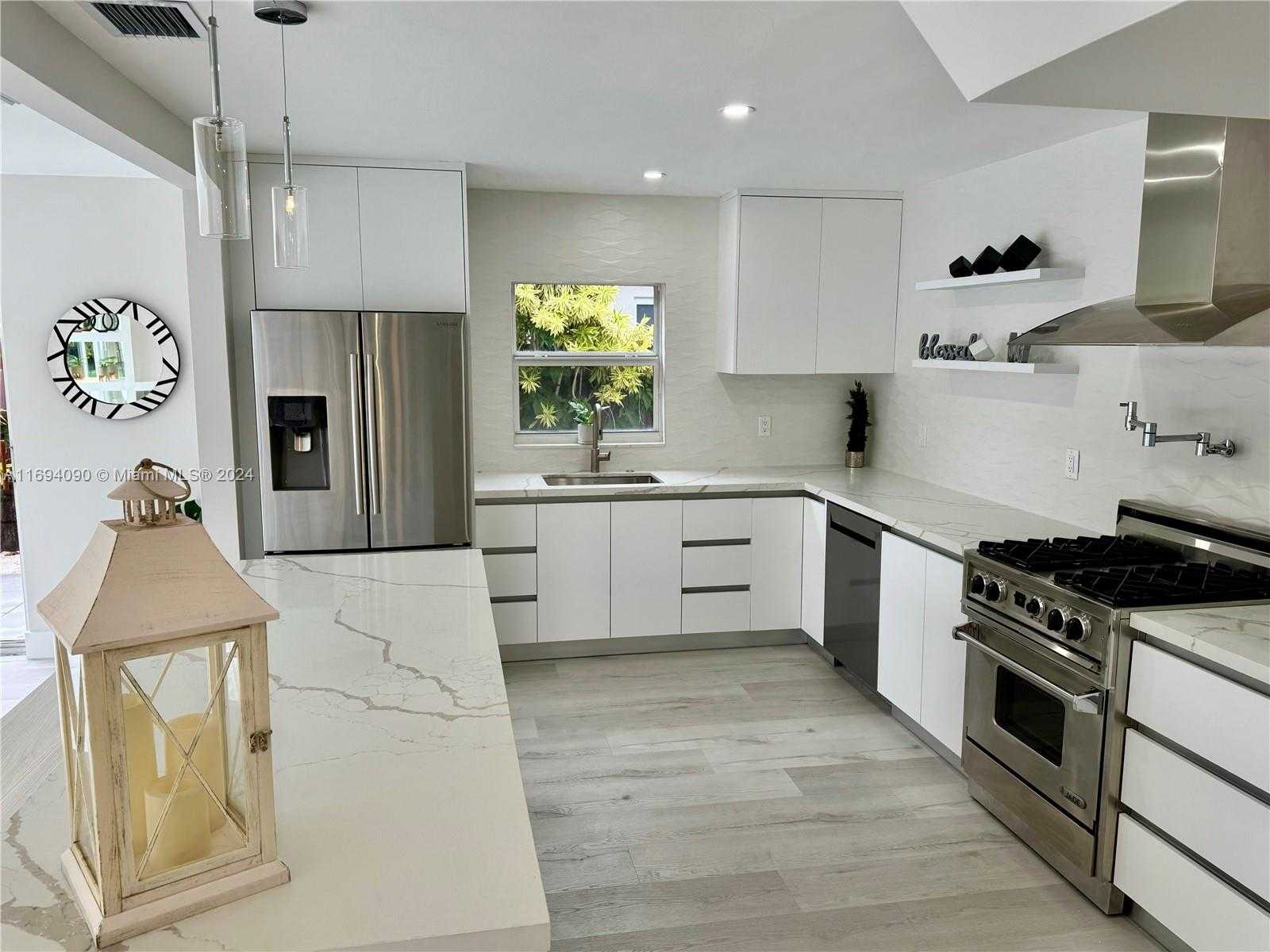Small Image of 1012 TANGELO ISLE, Fort Lauderdale Number 17