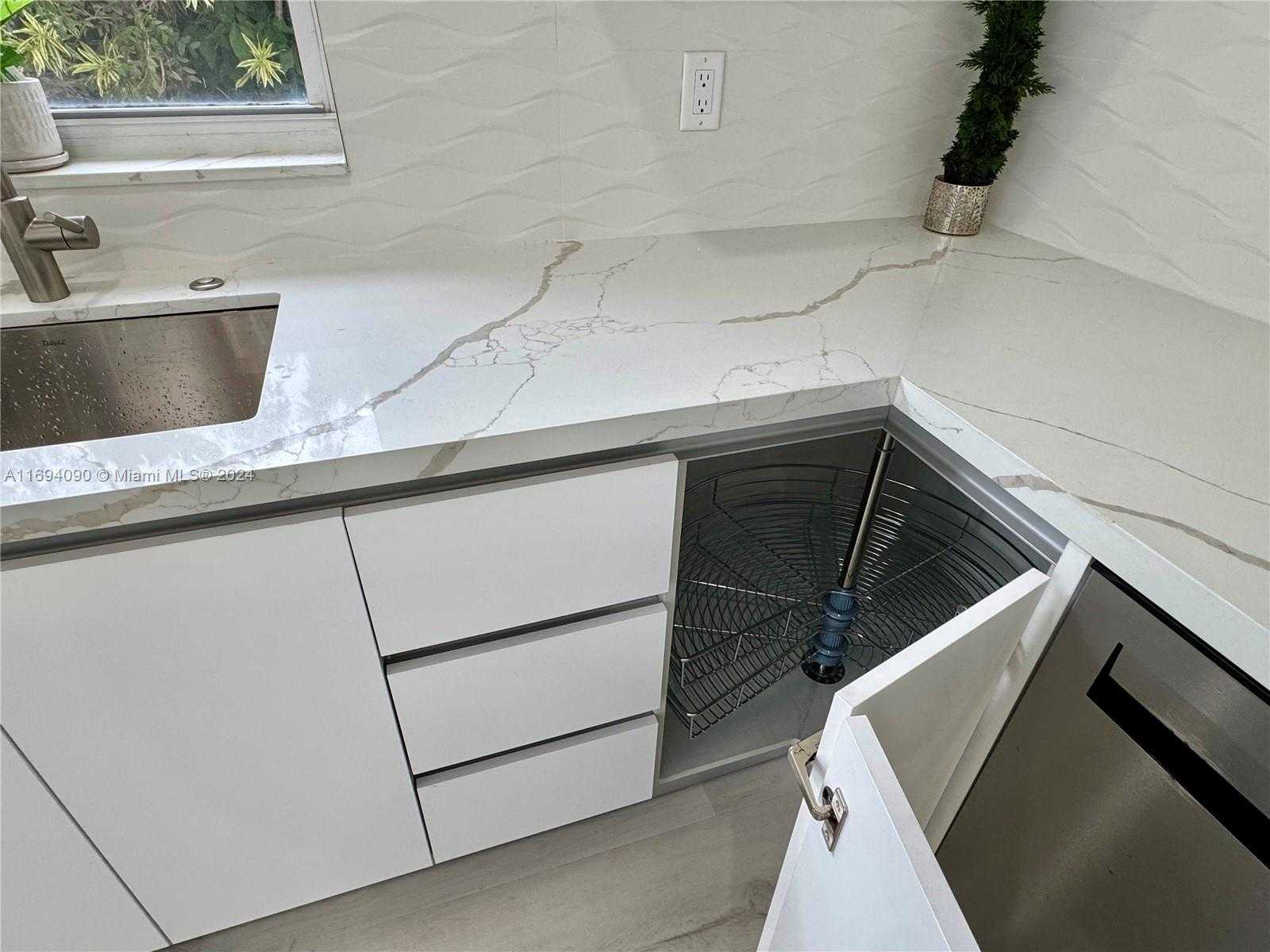 Small Image of 1012 TANGELO ISLE, Fort Lauderdale Number 19