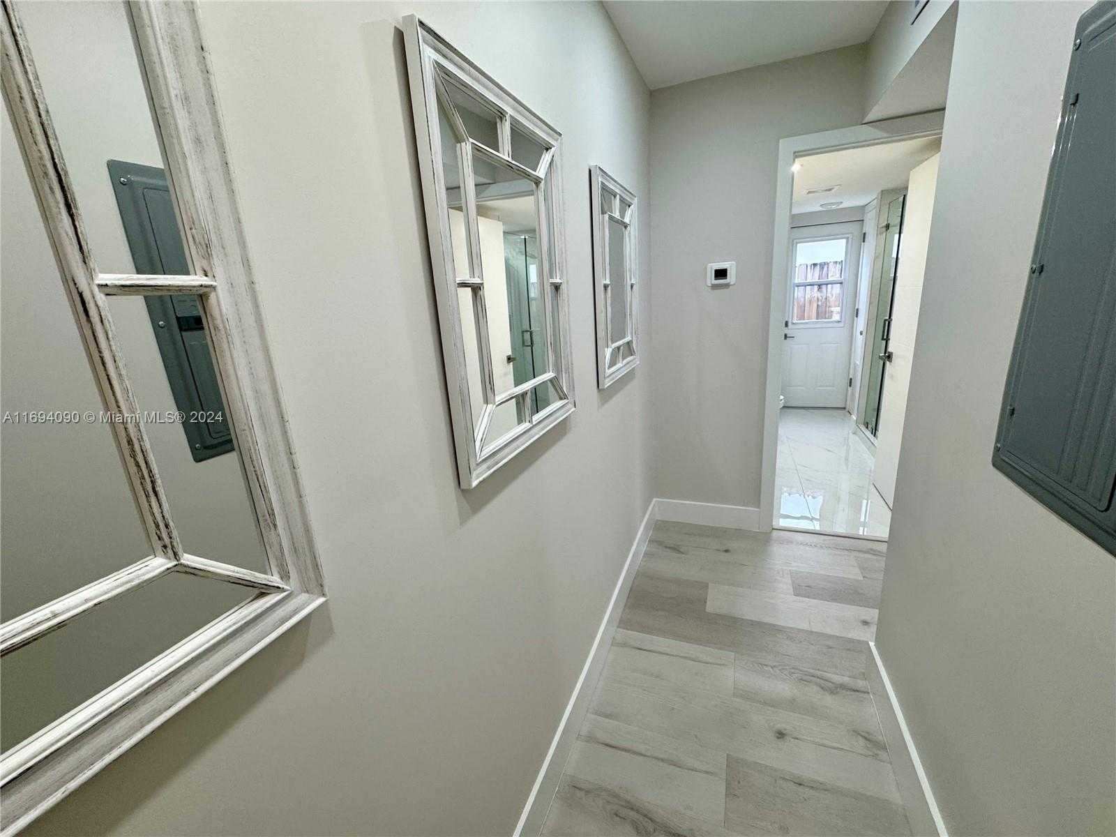Small Image of 1012 TANGELO ISLE, Fort Lauderdale Number 27