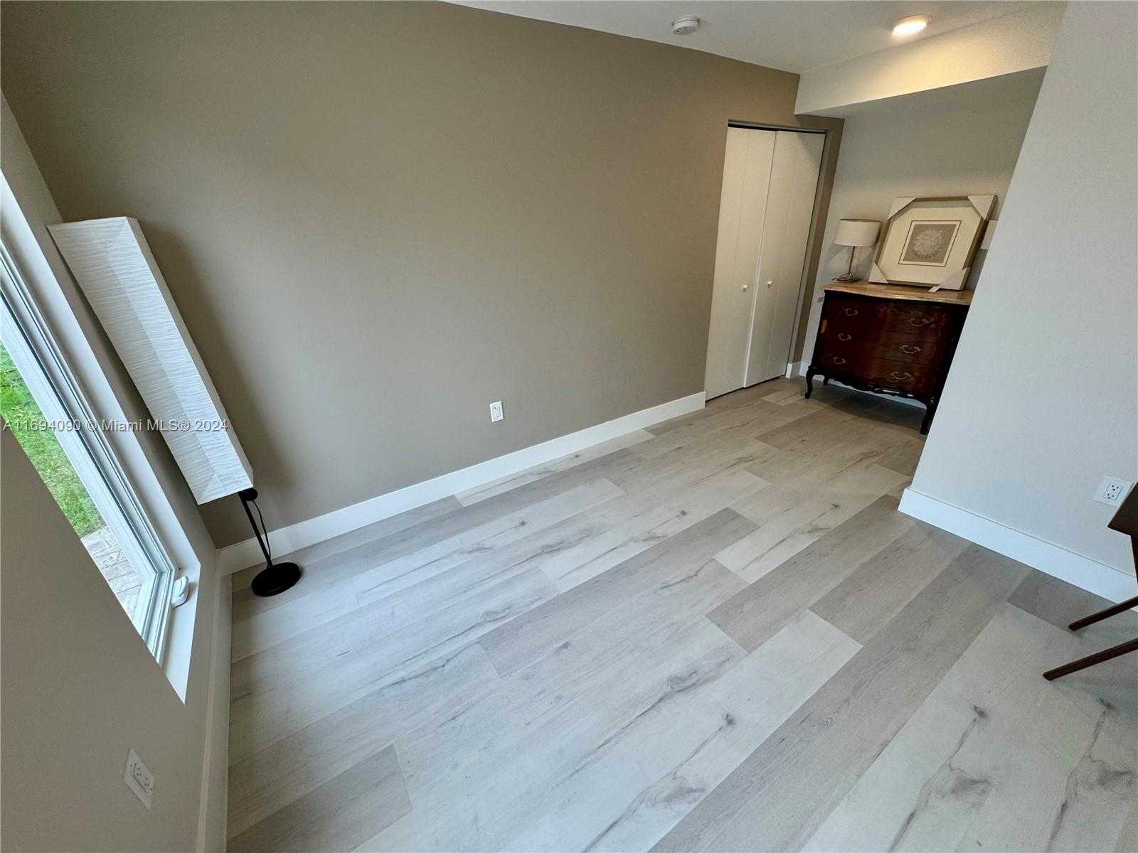 Small Image of 1012 TANGELO ISLE, Fort Lauderdale Number 29