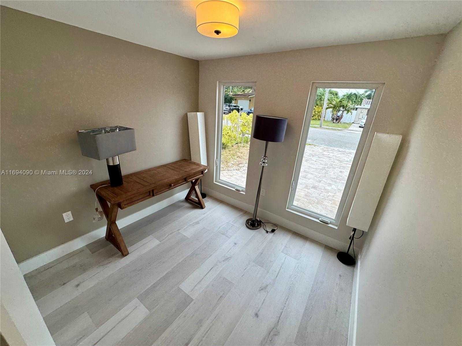 Small Image of 1012 TANGELO ISLE, Fort Lauderdale Number 31