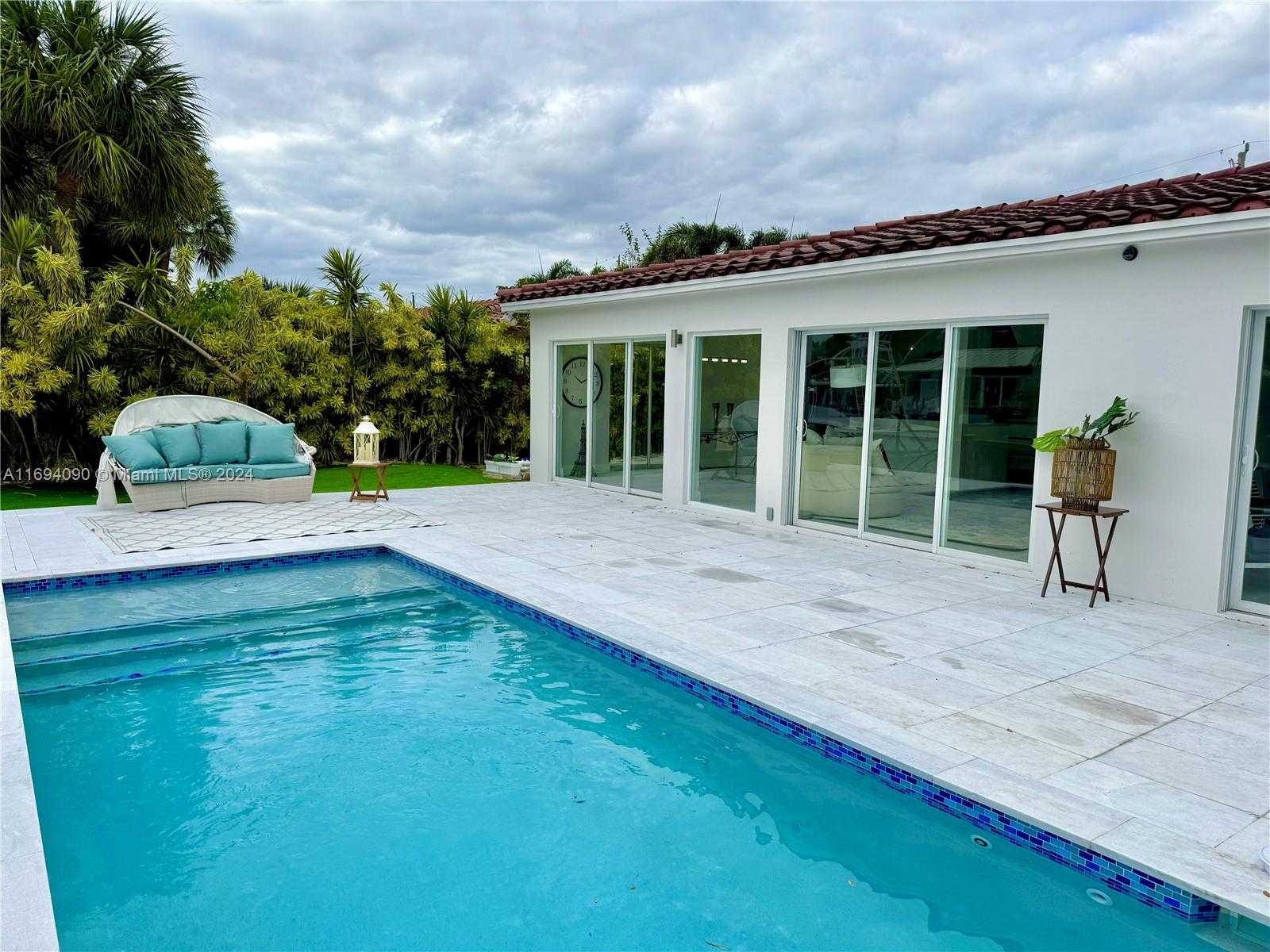 Small Image of 1012 TANGELO ISLE, Fort Lauderdale Number 36