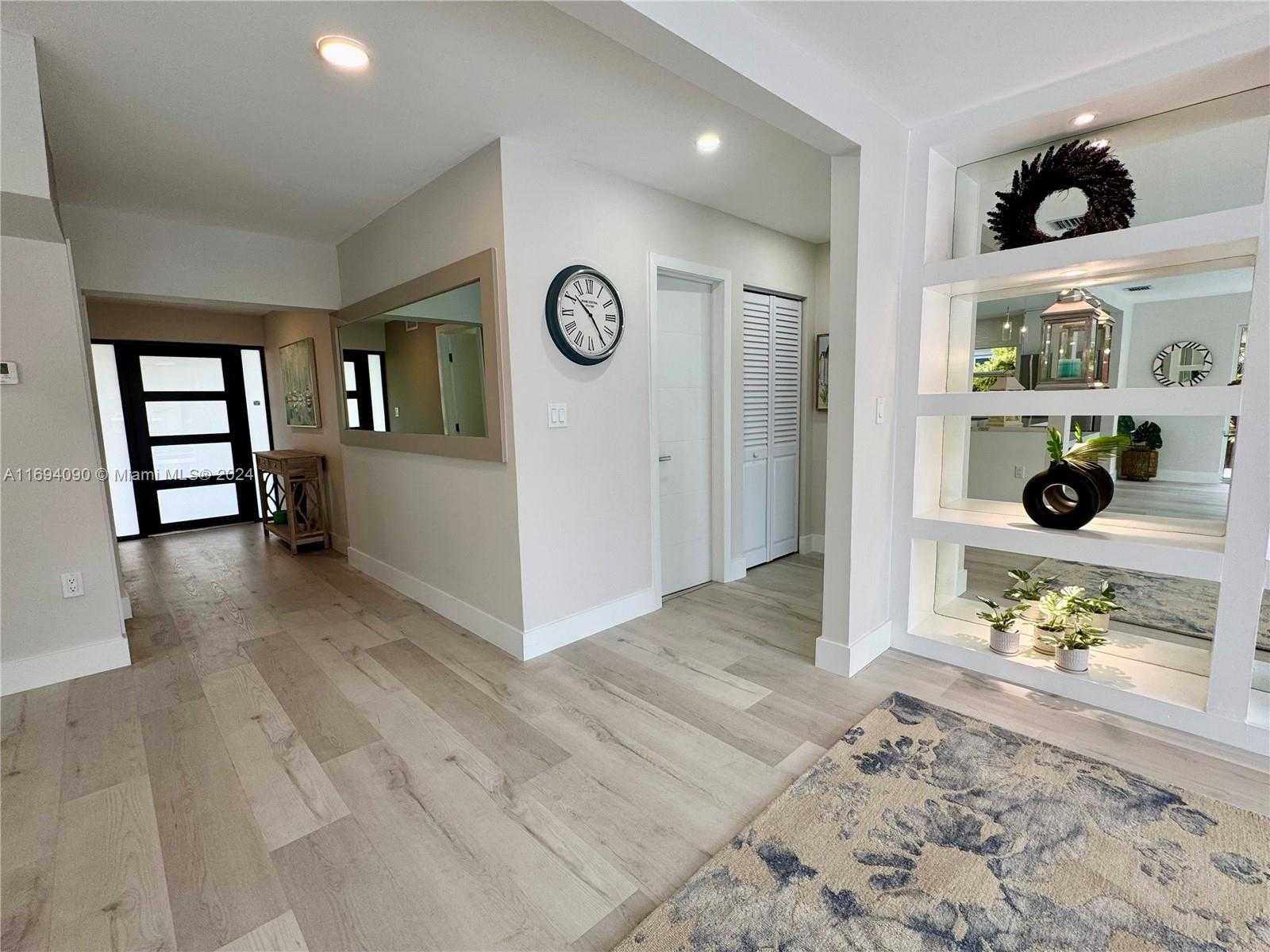 Small Image of 1012 TANGELO ISLE, Fort Lauderdale Number 7