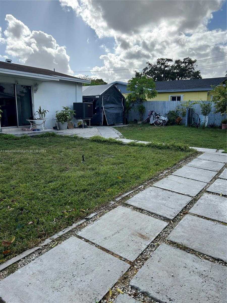 Small Image of 3303 NORTH WEST 181ST ST, Miami Gardens Number 2