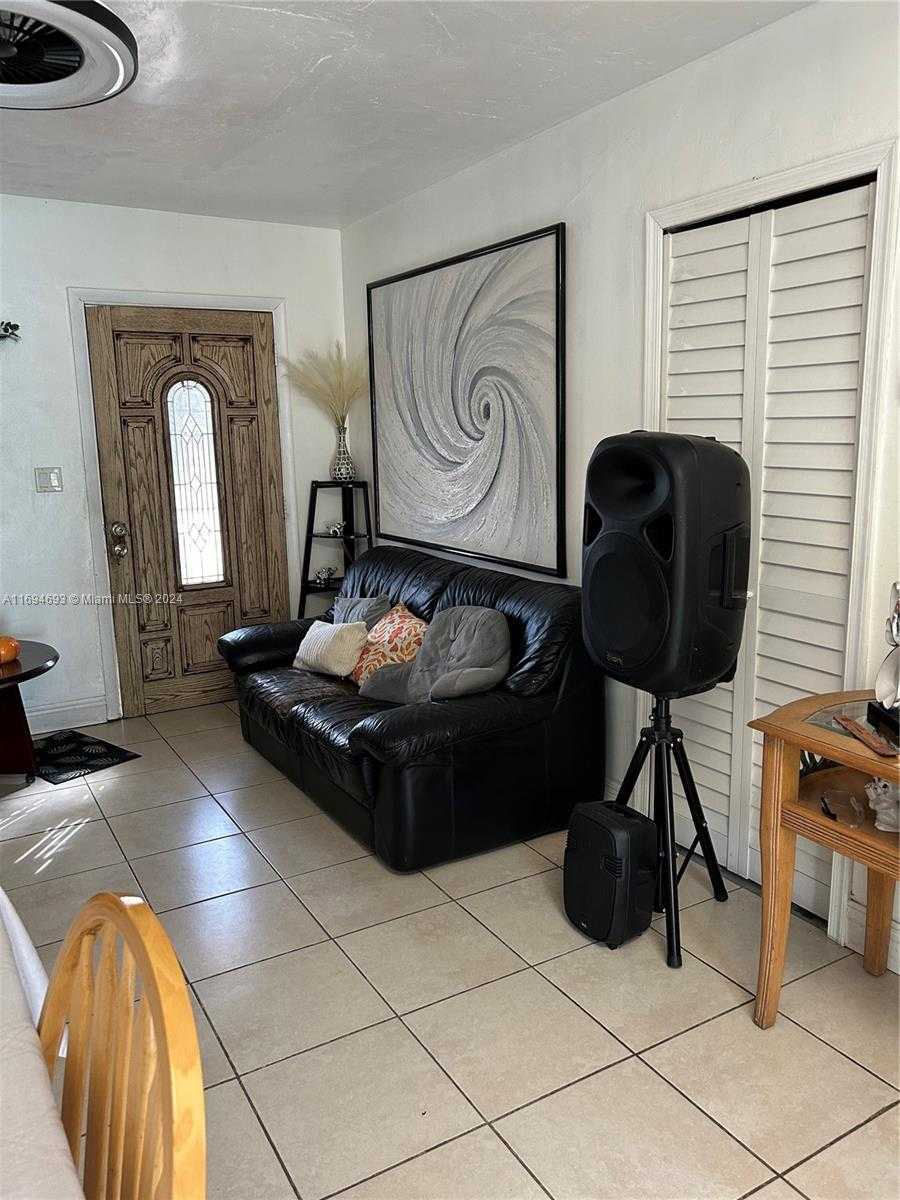 Small Image of 3303 NORTH WEST 181ST ST, Miami Gardens Number 4