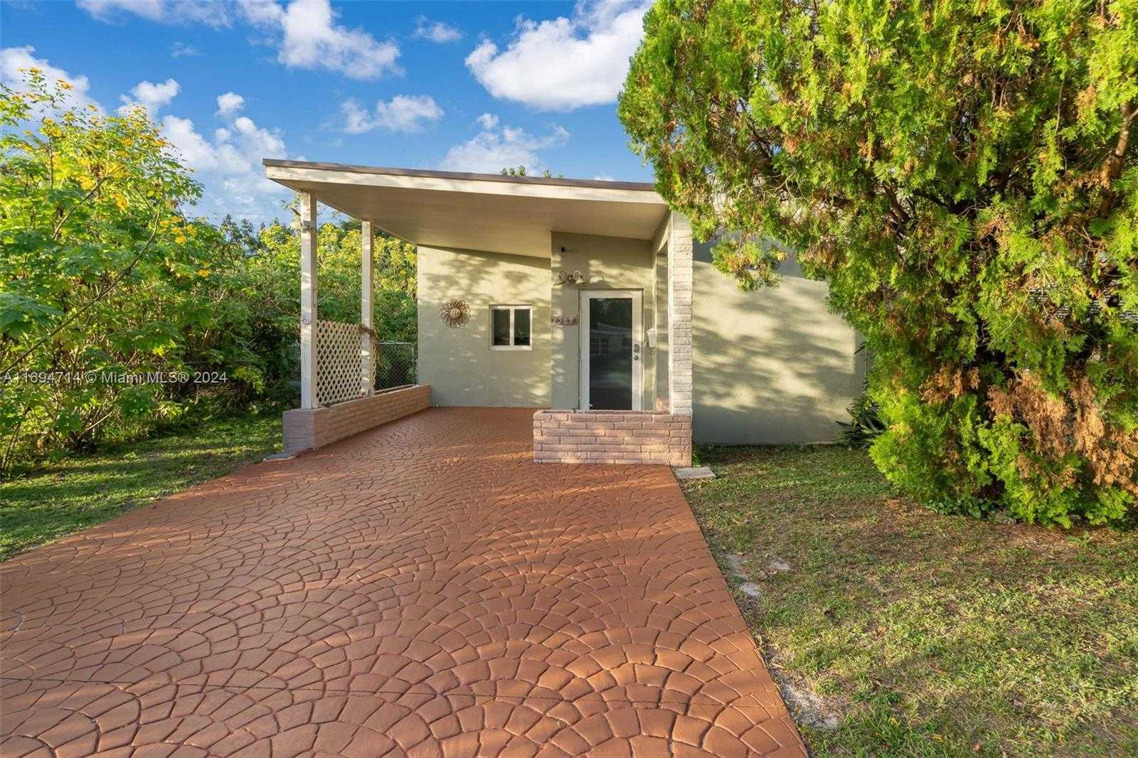 Small Image of 1565 NORTH EAST 139TH ST, North Miami Number 2