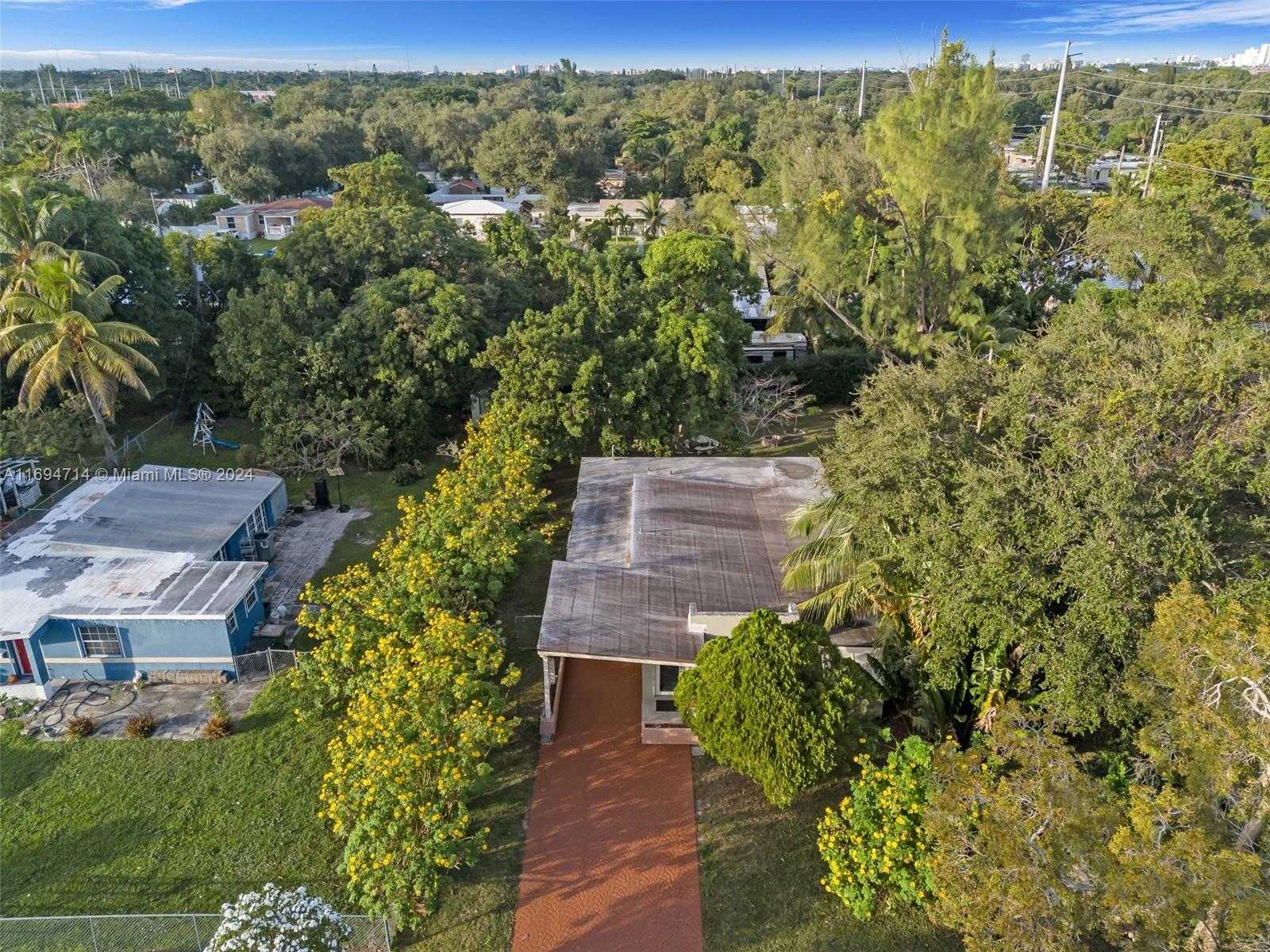 Small Image of 1565 NORTH EAST 139TH ST, North Miami Number 4