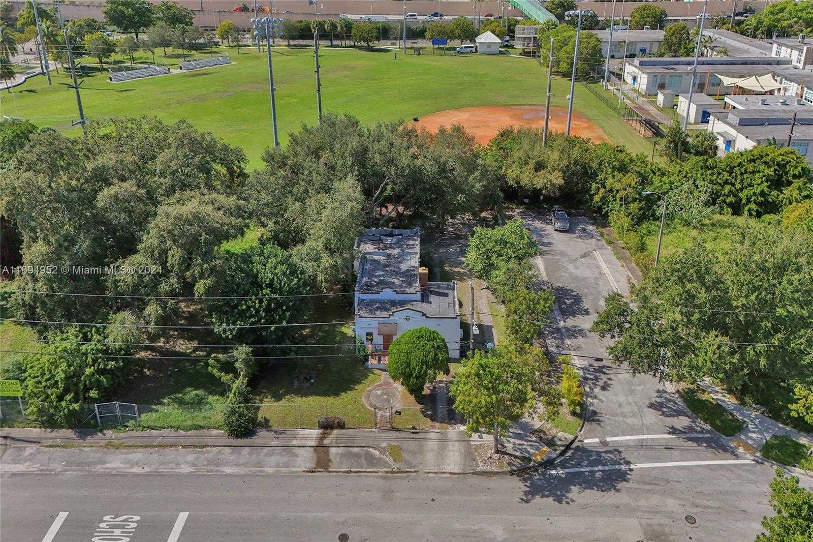 Small Image of 6440 NORTH WEST 4TH AVE, Miami Number 14