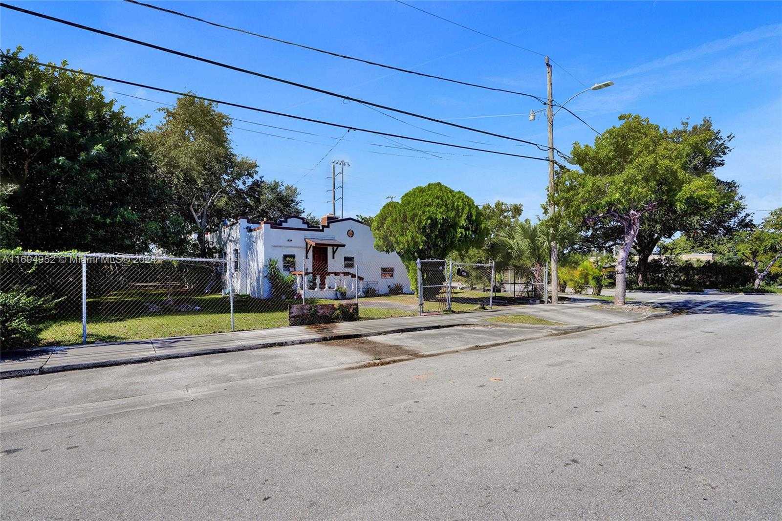 Small Image of 6440 NORTH WEST 4TH AVE, Miami Number 3