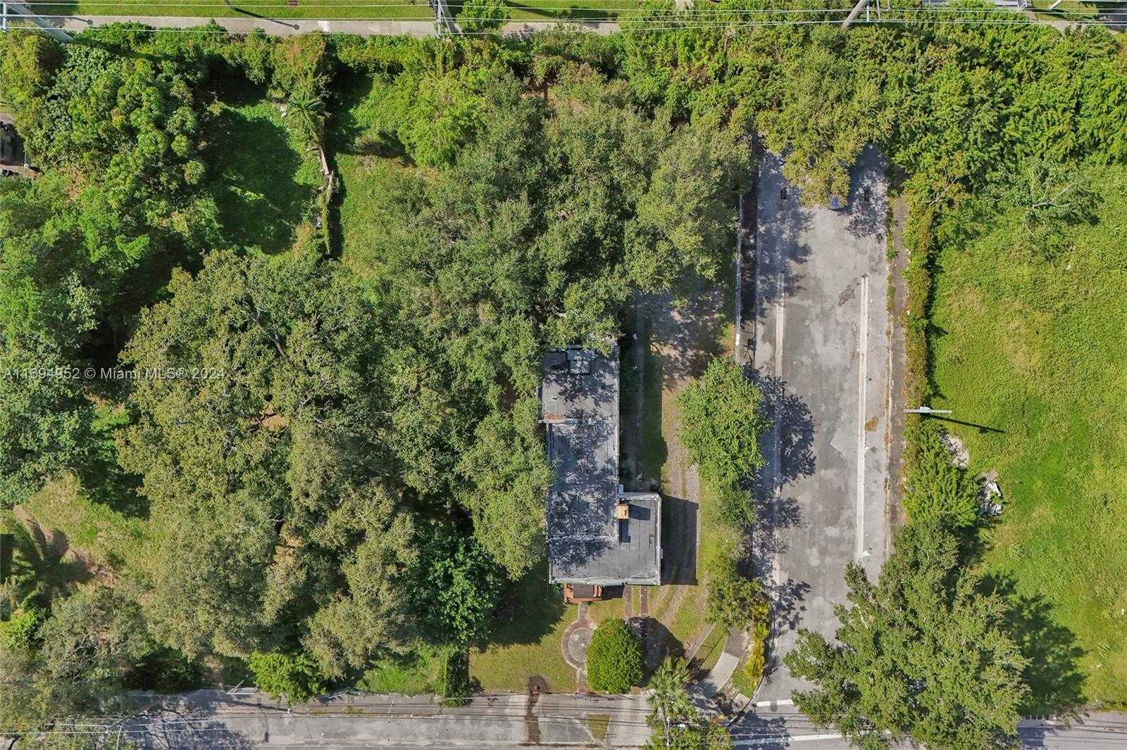 Small Image of 6440 NORTH WEST 4TH AVE, Miami Number 30
