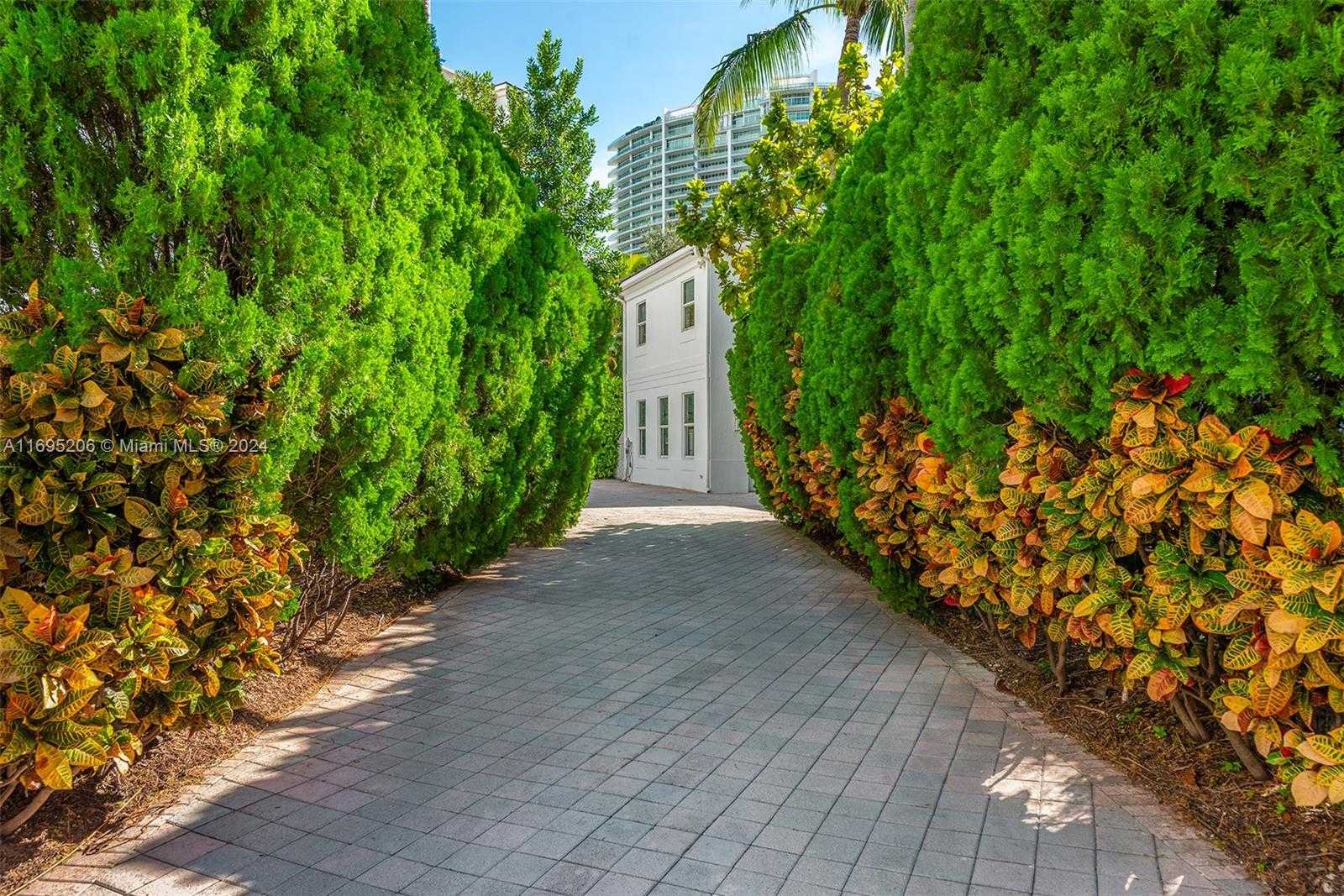 Small Image of 3752 NORTH EAST 199 ST, Aventura Number 2
