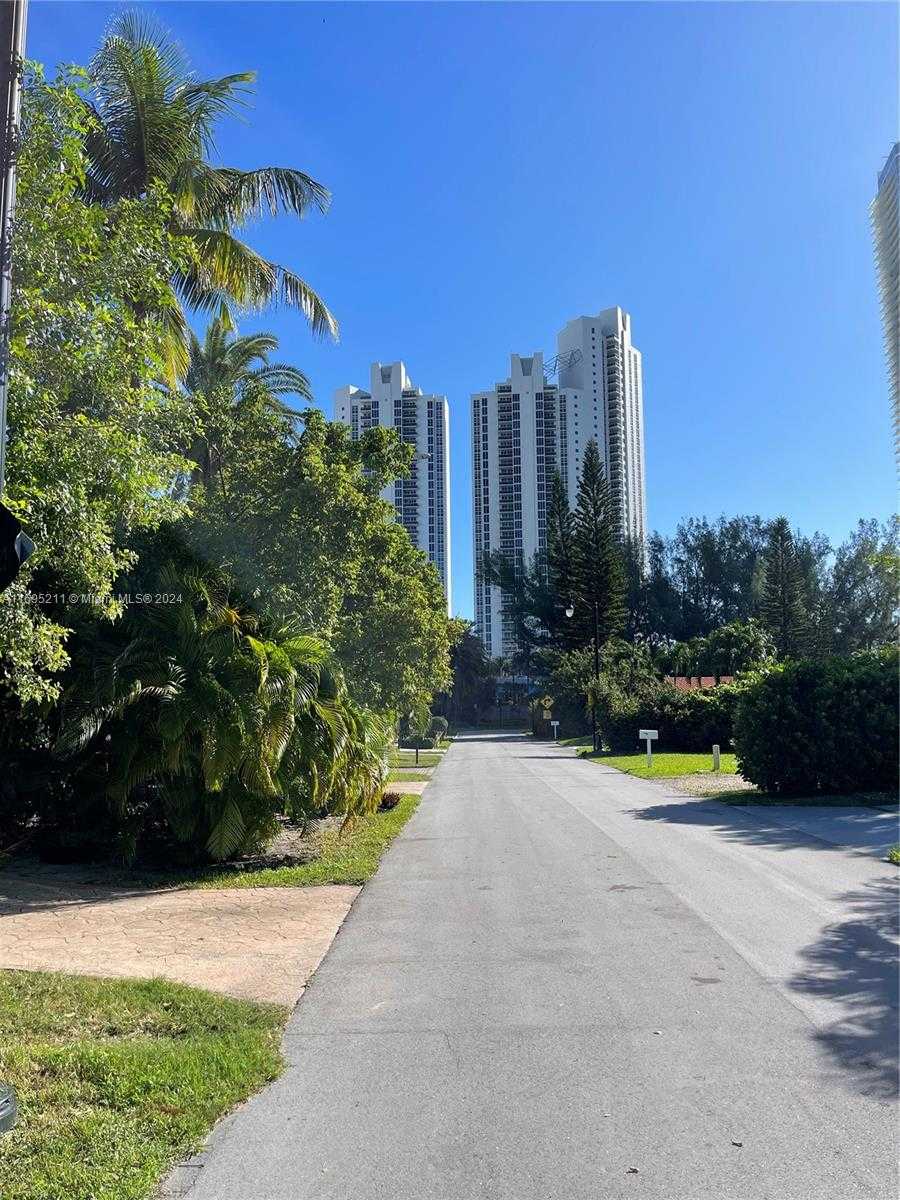 Small Image of 235 191ST TER, Sunny Isles Beach Number 7