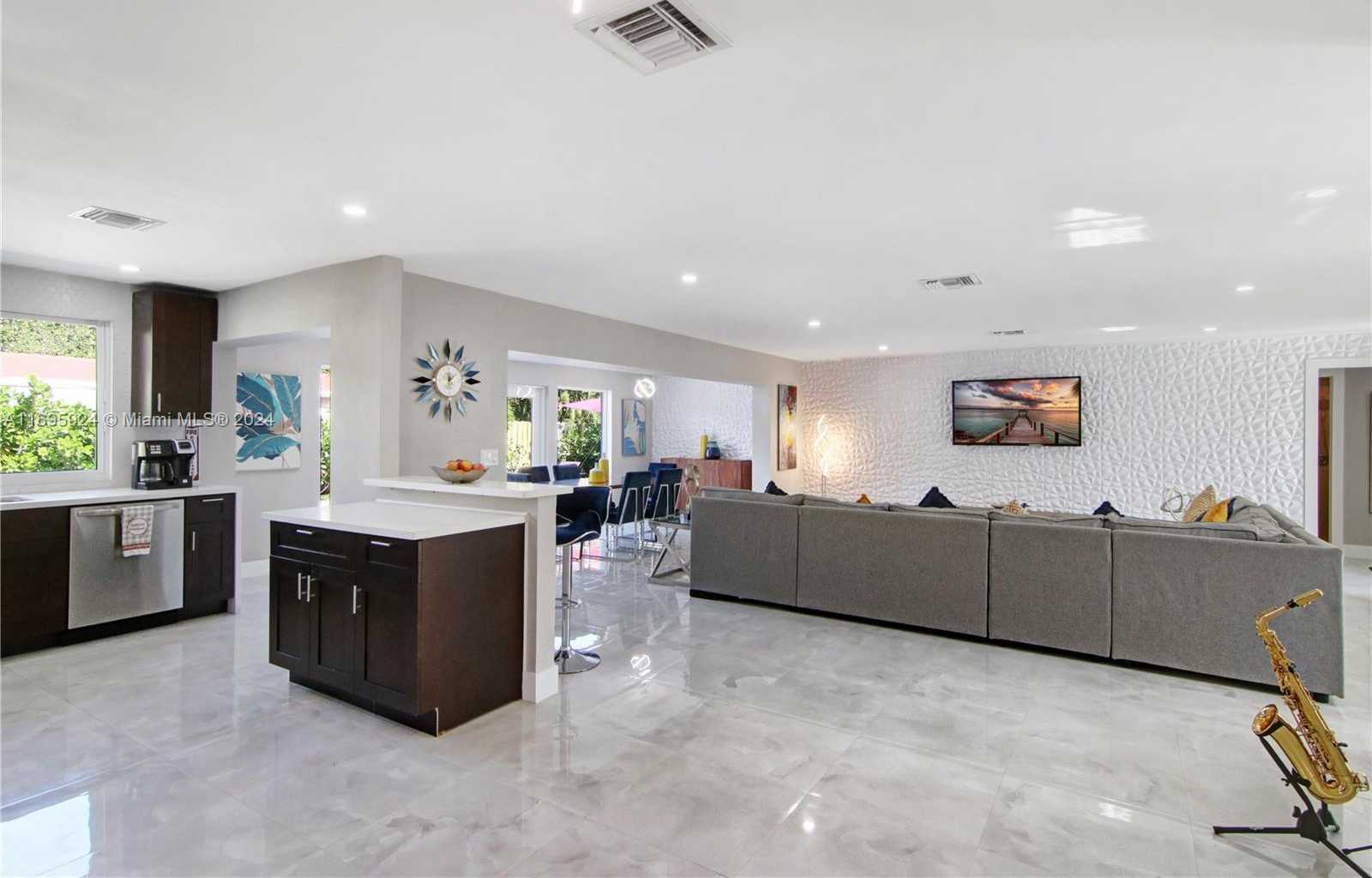 Small Image of Hollywood Number 35