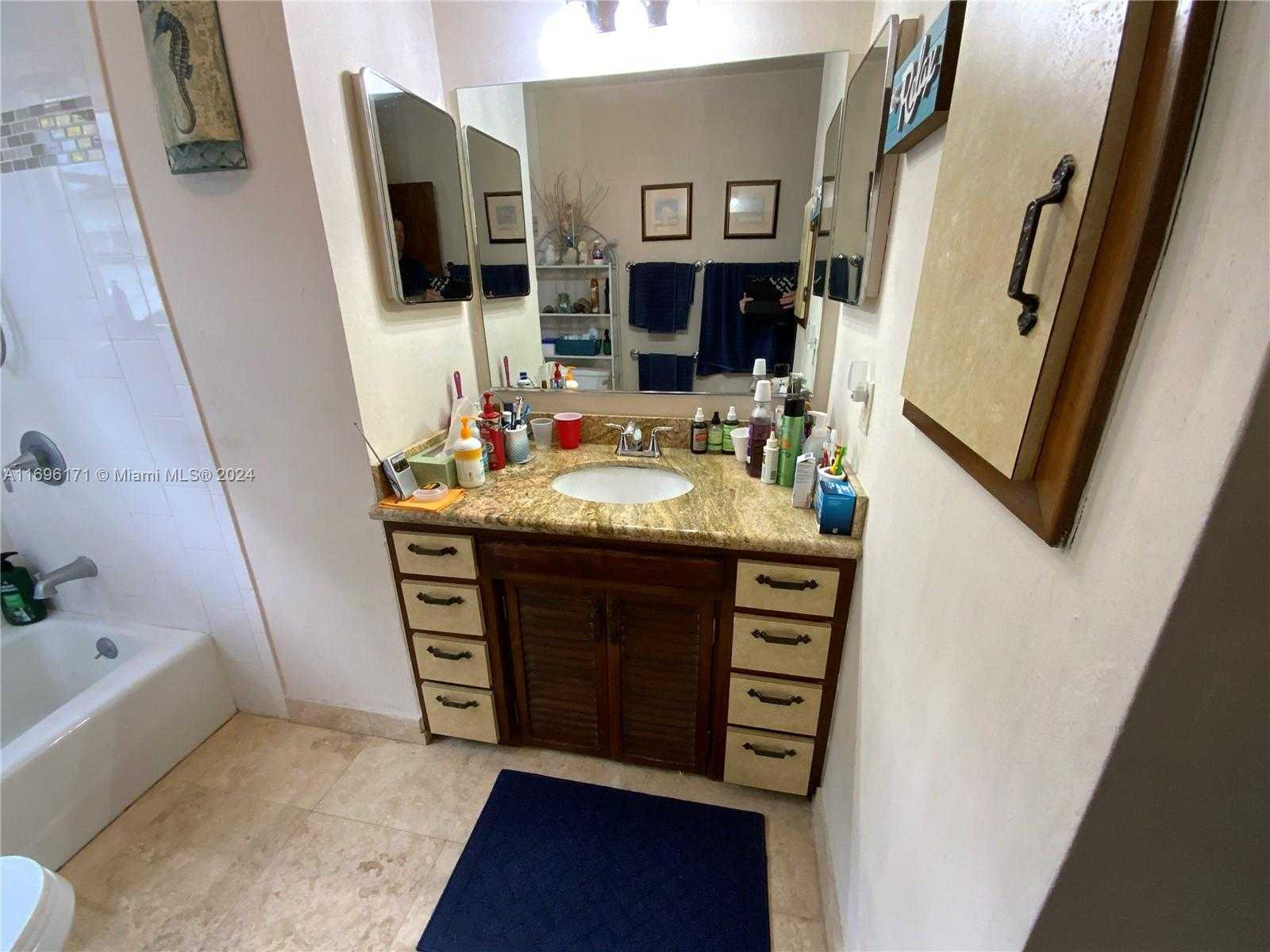 Small Image of 9221 SOUTH WEST 165TH ST, Palmetto Bay Number 27