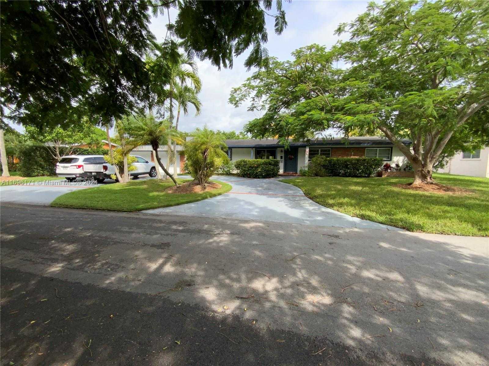 Small Image of 9221 SOUTH WEST 165TH ST, Palmetto Bay Number 3
