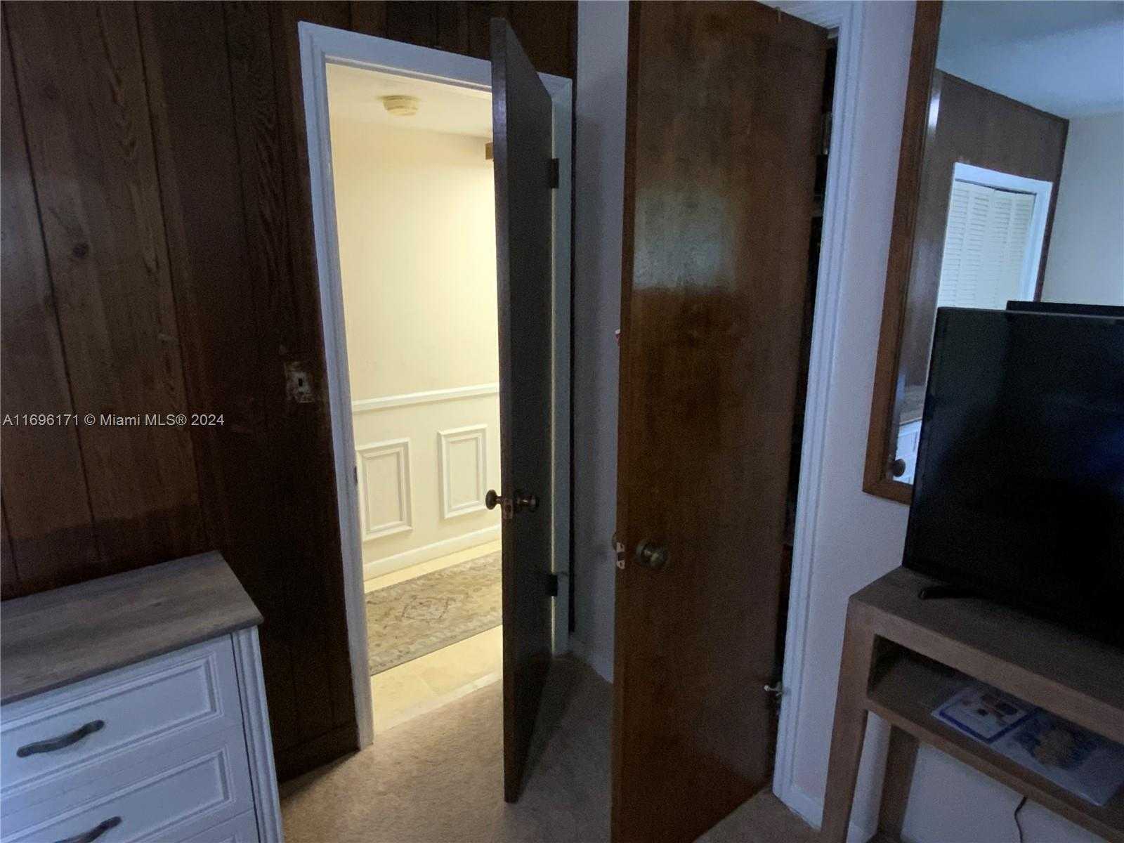 Small Image of 9221 SOUTH WEST 165TH ST, Palmetto Bay Number 34