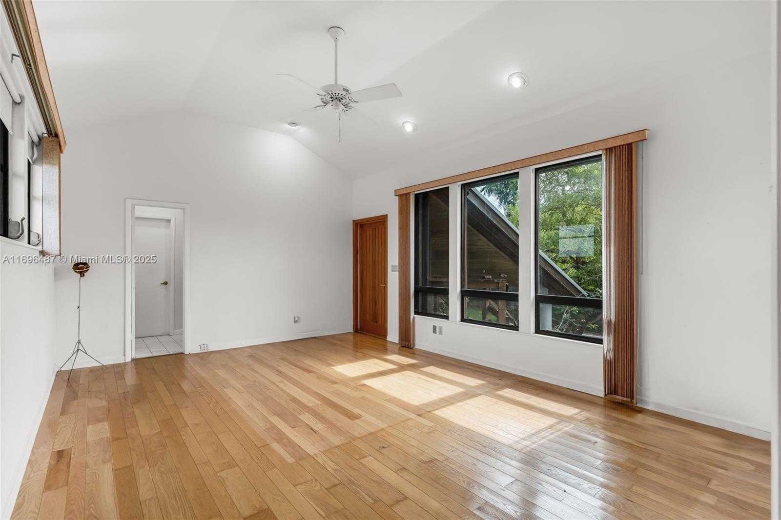 Small Image of 19255 SOUTH WEST 260TH ST, Homestead Number 24