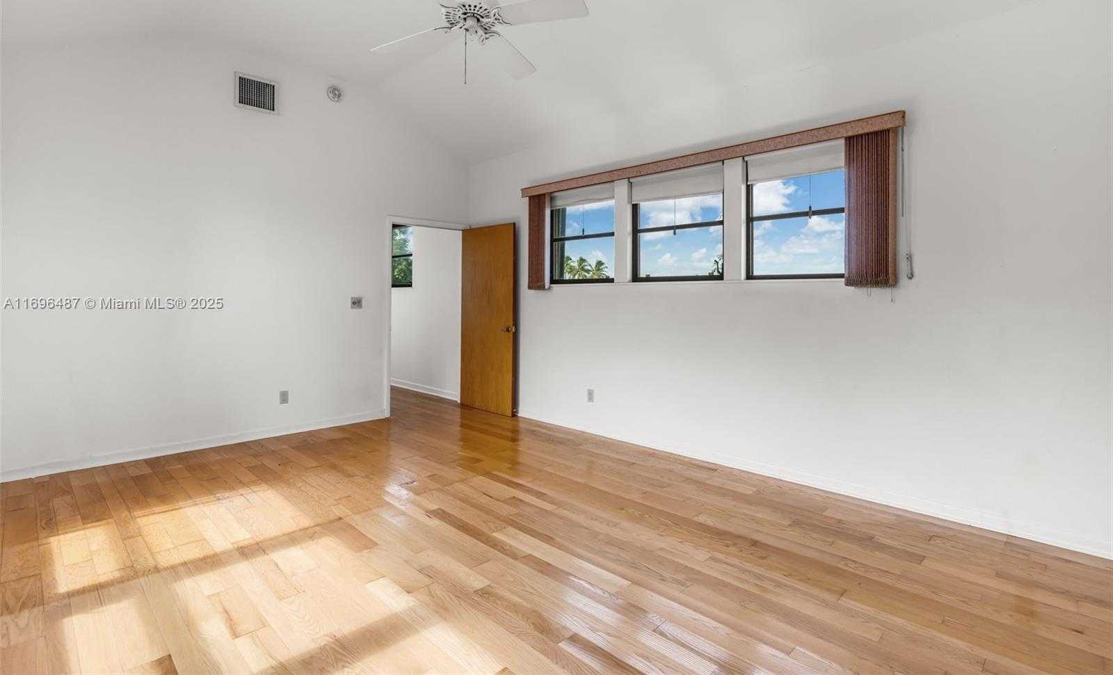Small Image of 19255 SOUTH WEST 260TH ST, Homestead Number 25