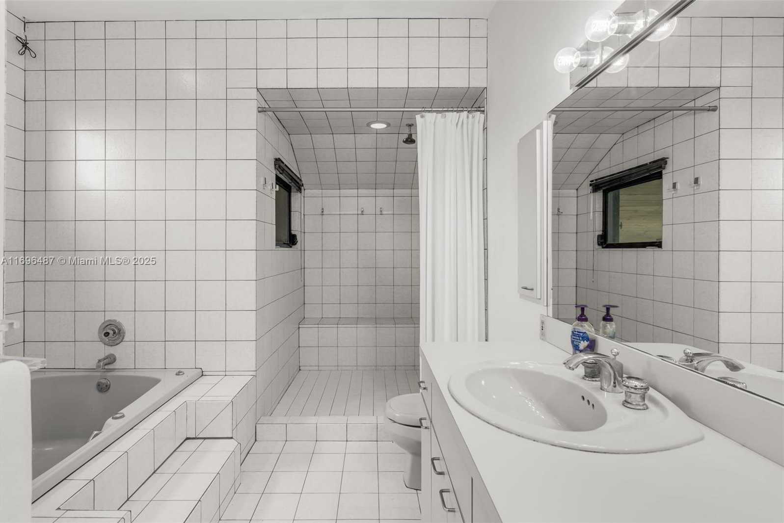 Small Image of 19255 SOUTH WEST 260TH ST, Homestead Number 27