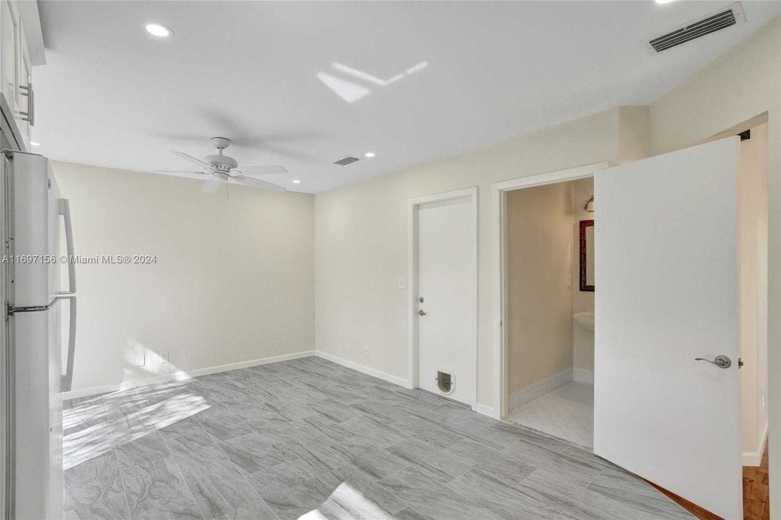 Small Image of 10820 NORTH WEST 12TH PL, Plantation Number 15