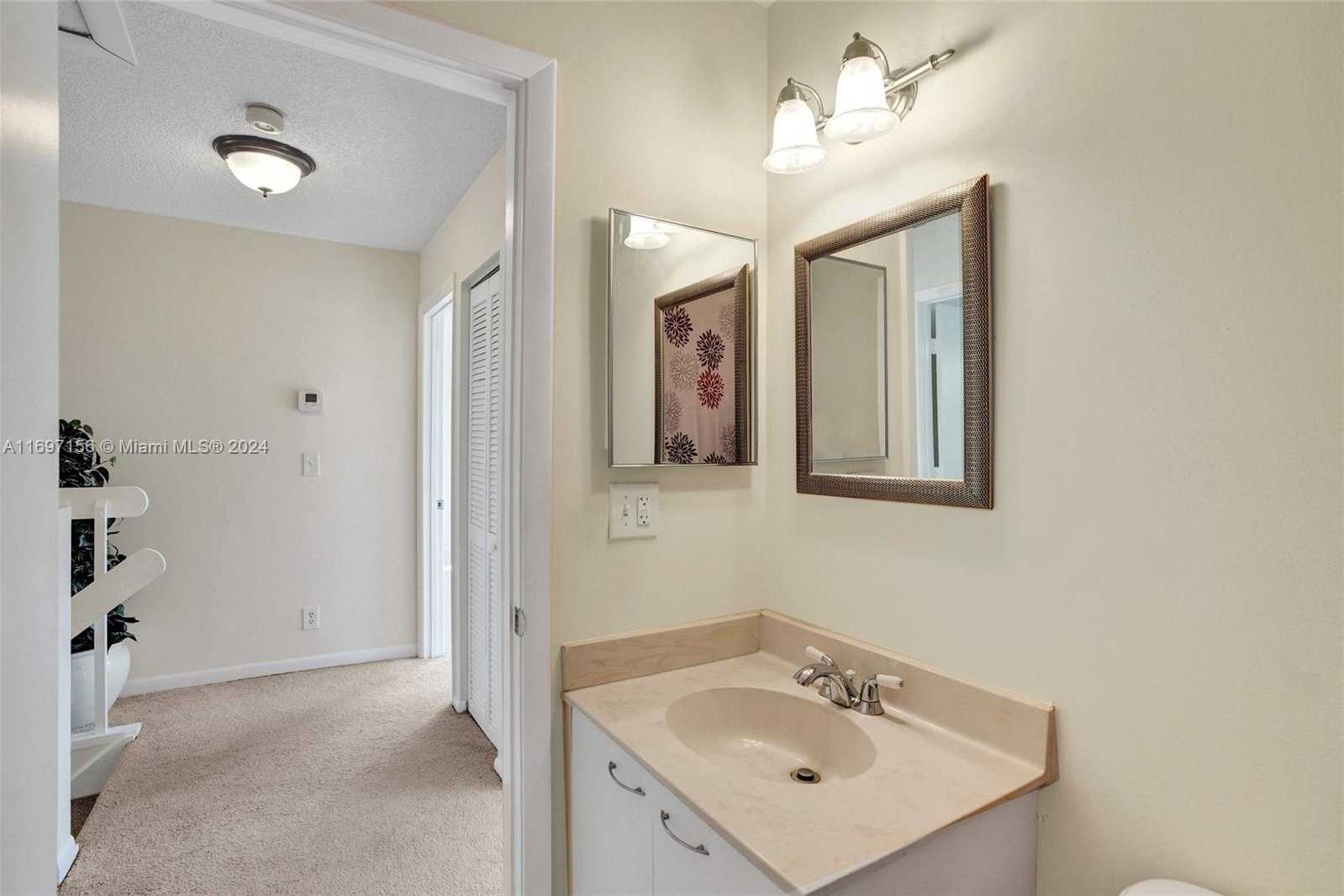 Small Image of 10820 NORTH WEST 12TH PL, Plantation Number 30