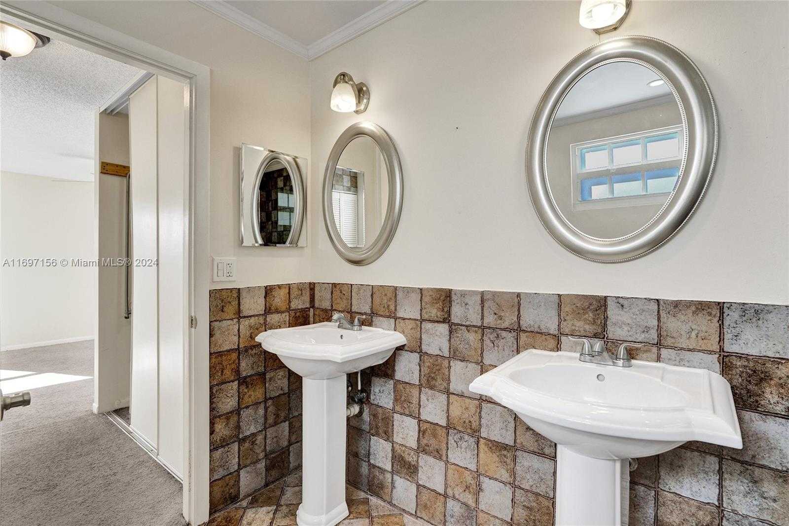 Small Image of 10820 NORTH WEST 12TH PL, Plantation Number 32