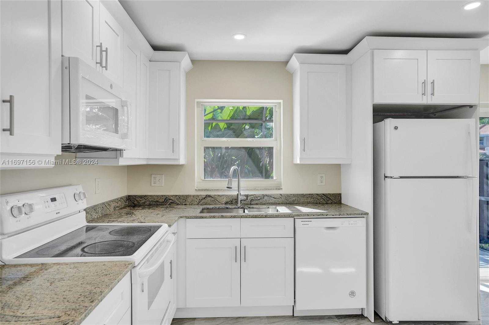 Small Image of 10820 NORTH WEST 12TH PL, Plantation Number 5