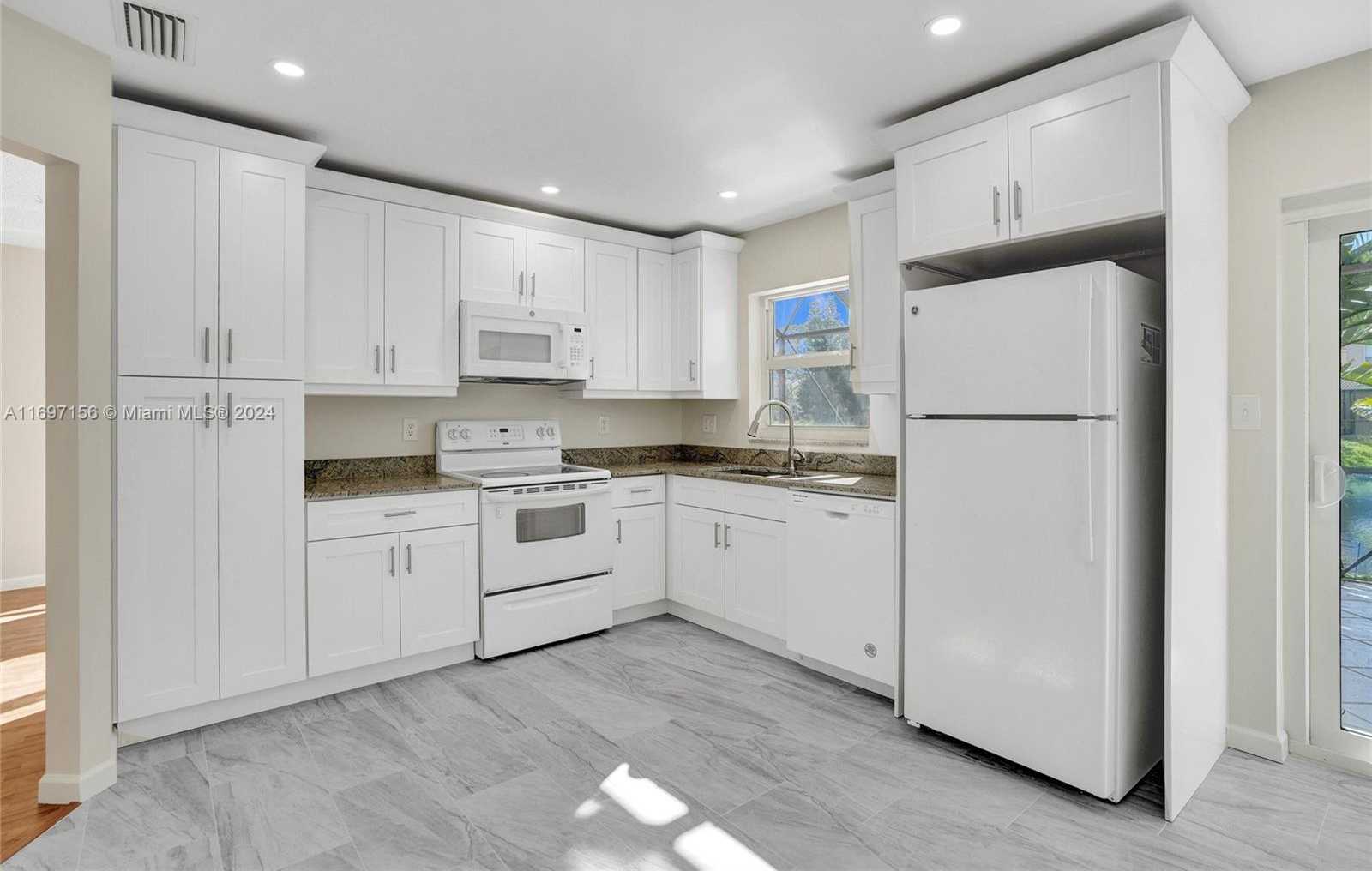 Small Image of 10820 NORTH WEST 12TH PL, Plantation Number 8