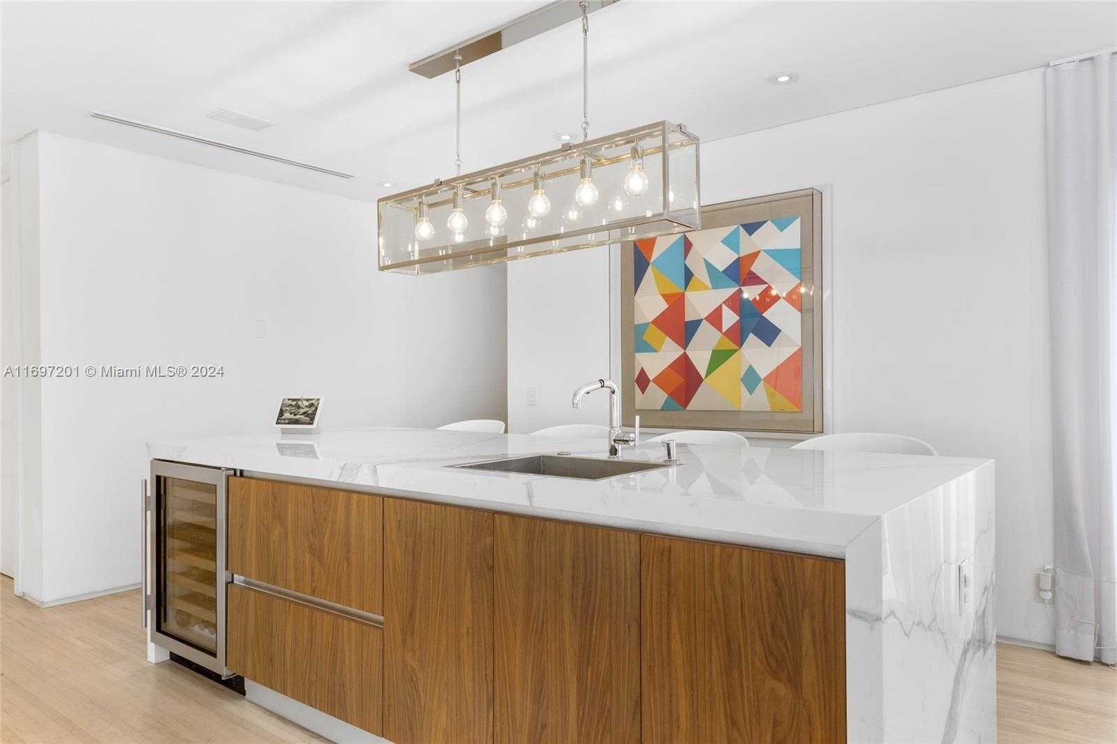 Small Image of 6420 PINETREE DRIVE CIR, Miami Beach Number 10