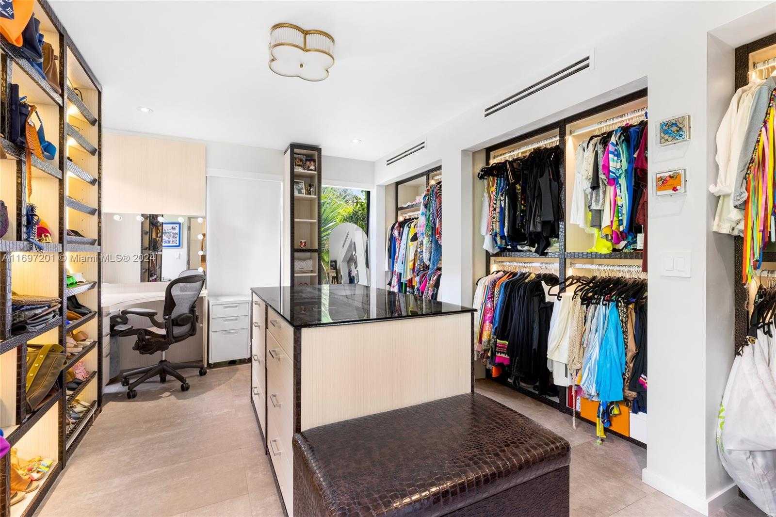 Small Image of 6420 PINETREE DRIVE CIR, Miami Beach Number 12