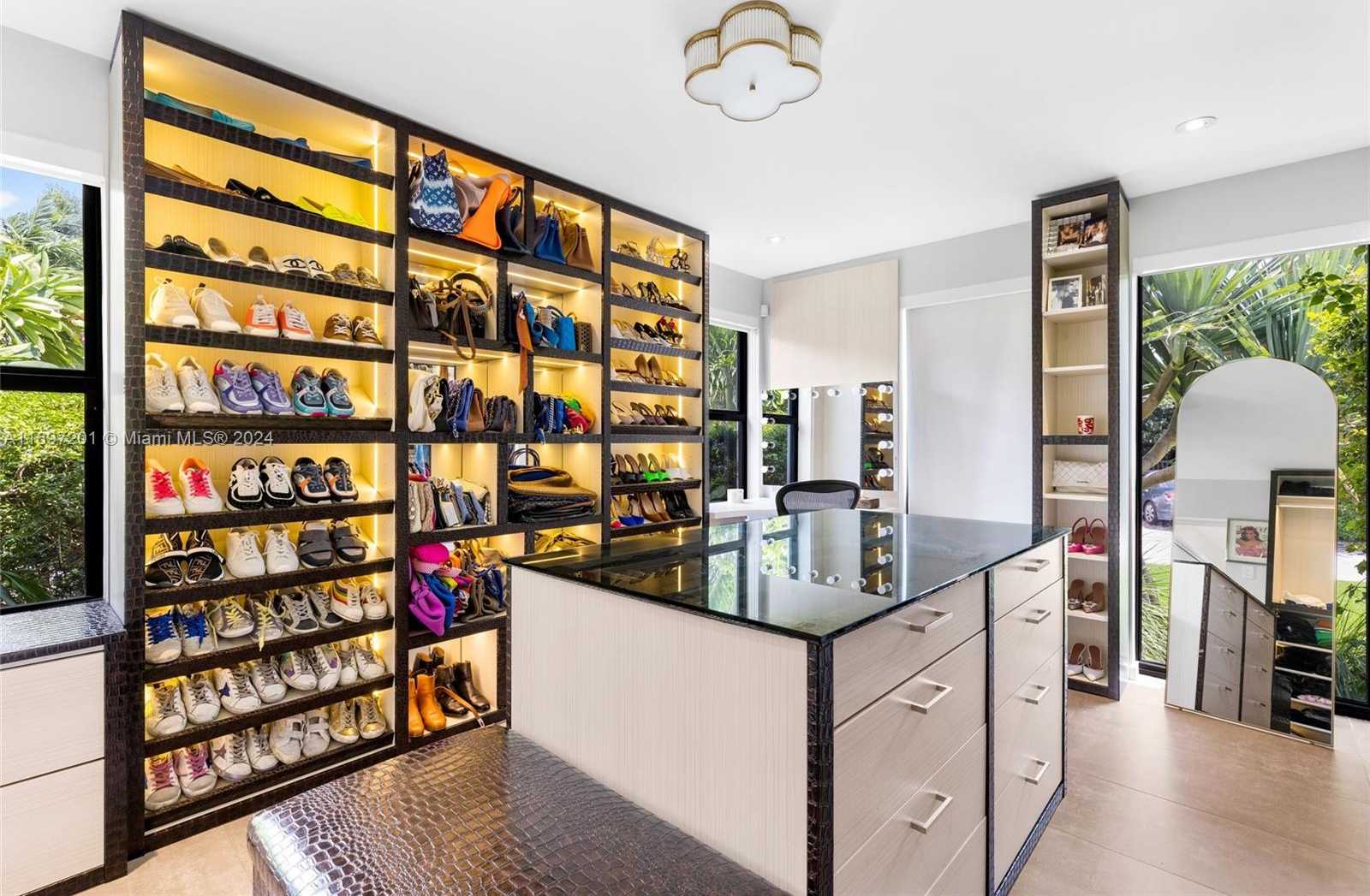 Small Image of 6420 PINETREE DRIVE CIR, Miami Beach Number 13