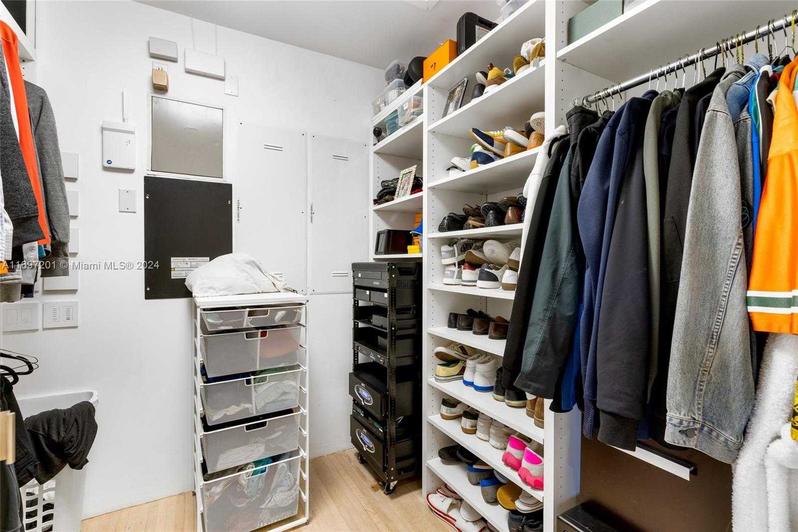 Small Image of 6420 PINETREE DRIVE CIR, Miami Beach Number 14