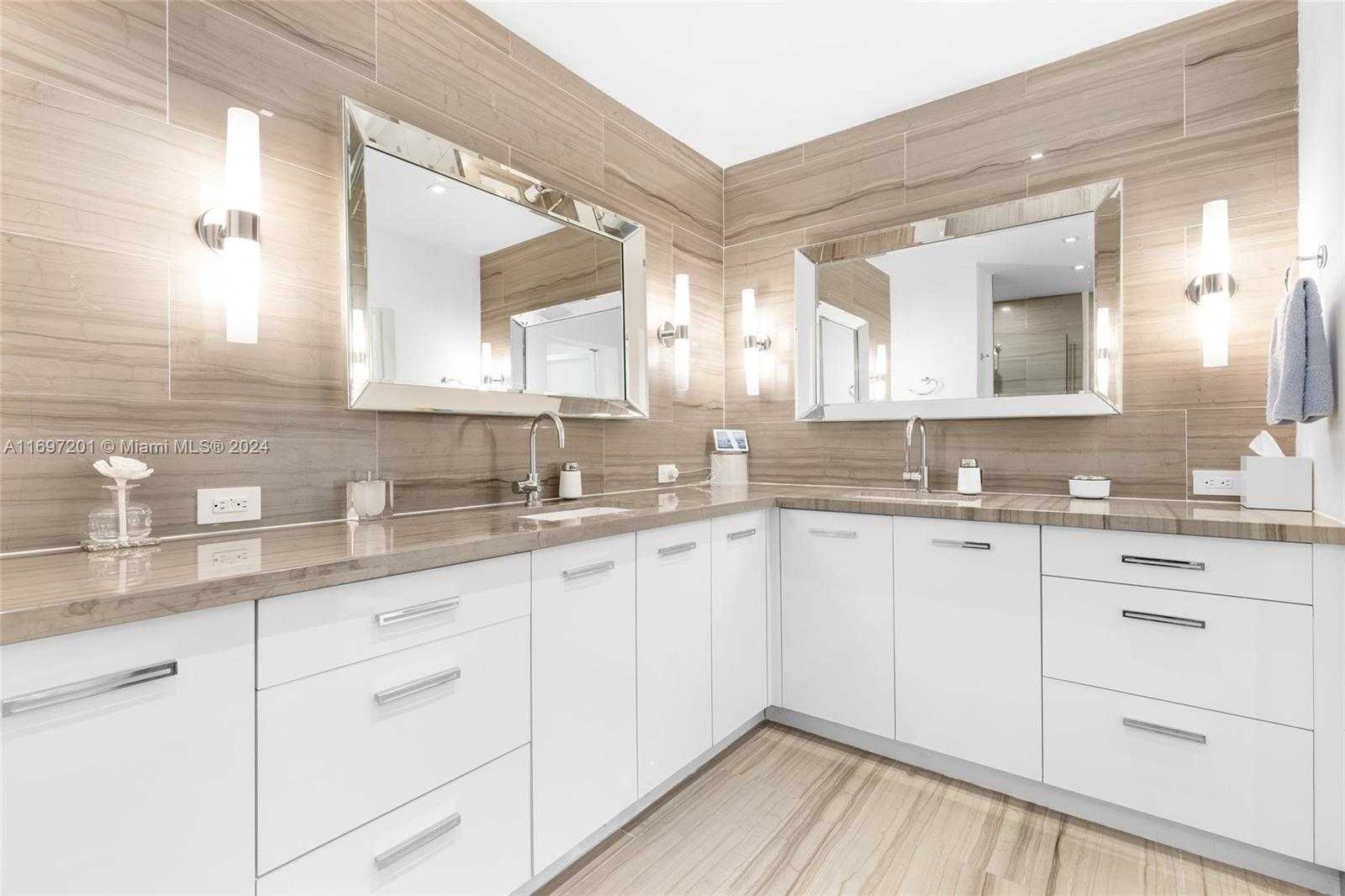 Small Image of 6420 PINETREE DRIVE CIR, Miami Beach Number 15