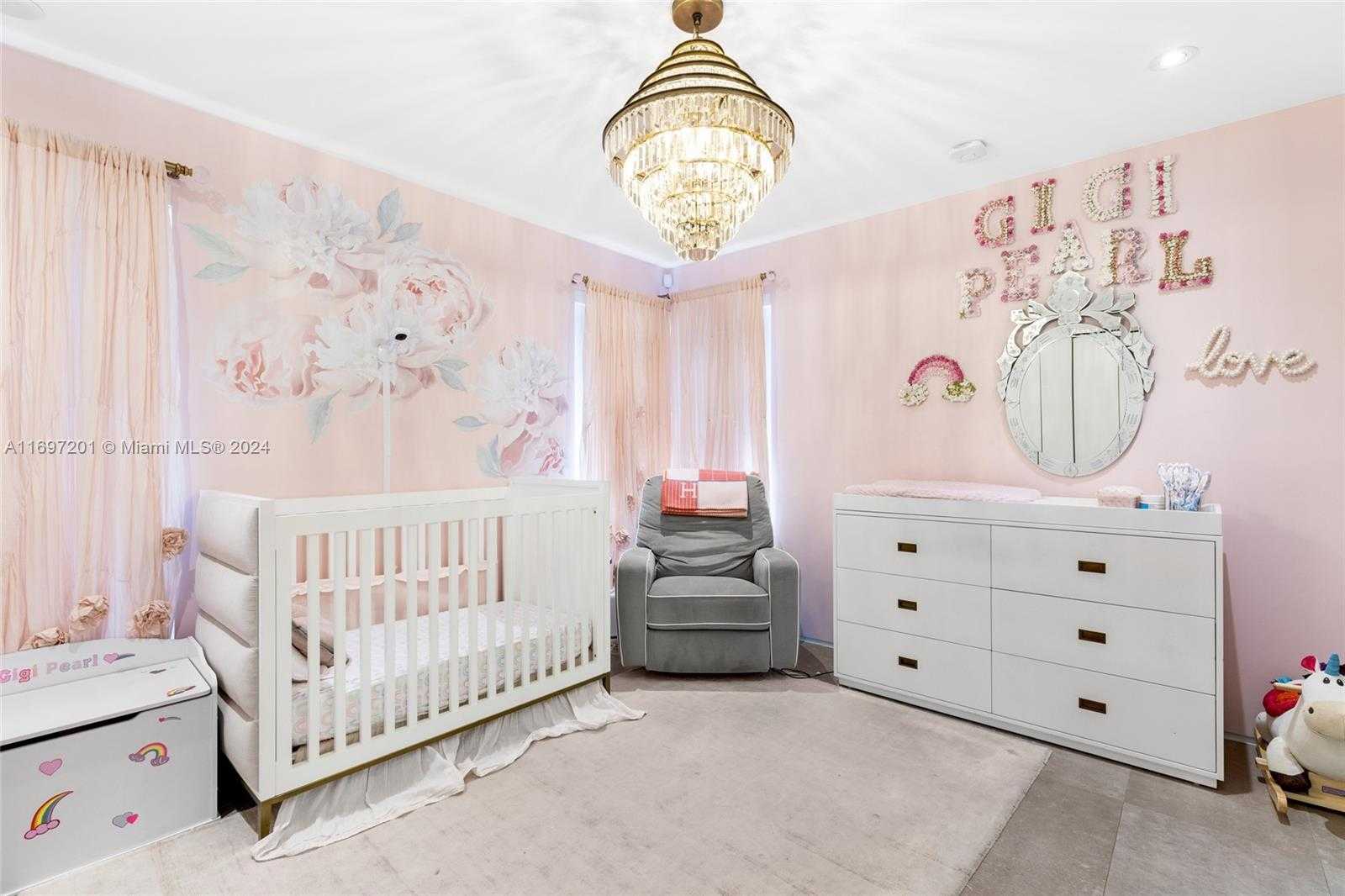 Small Image of 6420 PINETREE DRIVE CIR, Miami Beach Number 17
