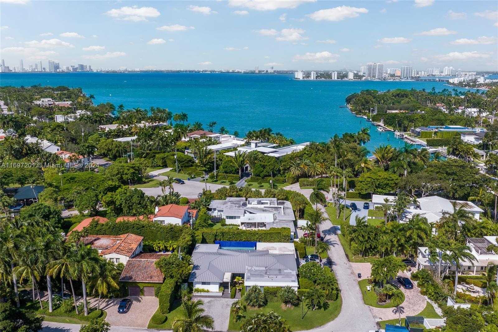 Small Image of 6420 PINETREE DRIVE CIR, Miami Beach Number 2