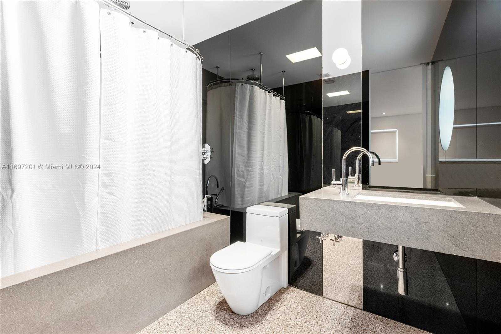 Small Image of 6420 PINETREE DRIVE CIR, Miami Beach Number 24