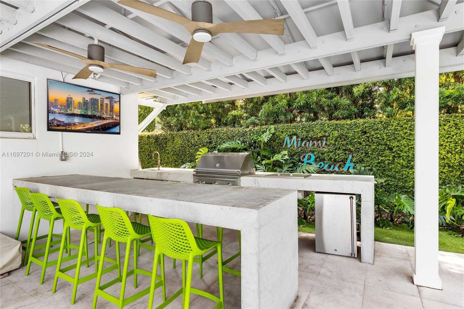 Small Image of 6420 PINETREE DRIVE CIR, Miami Beach Number 30