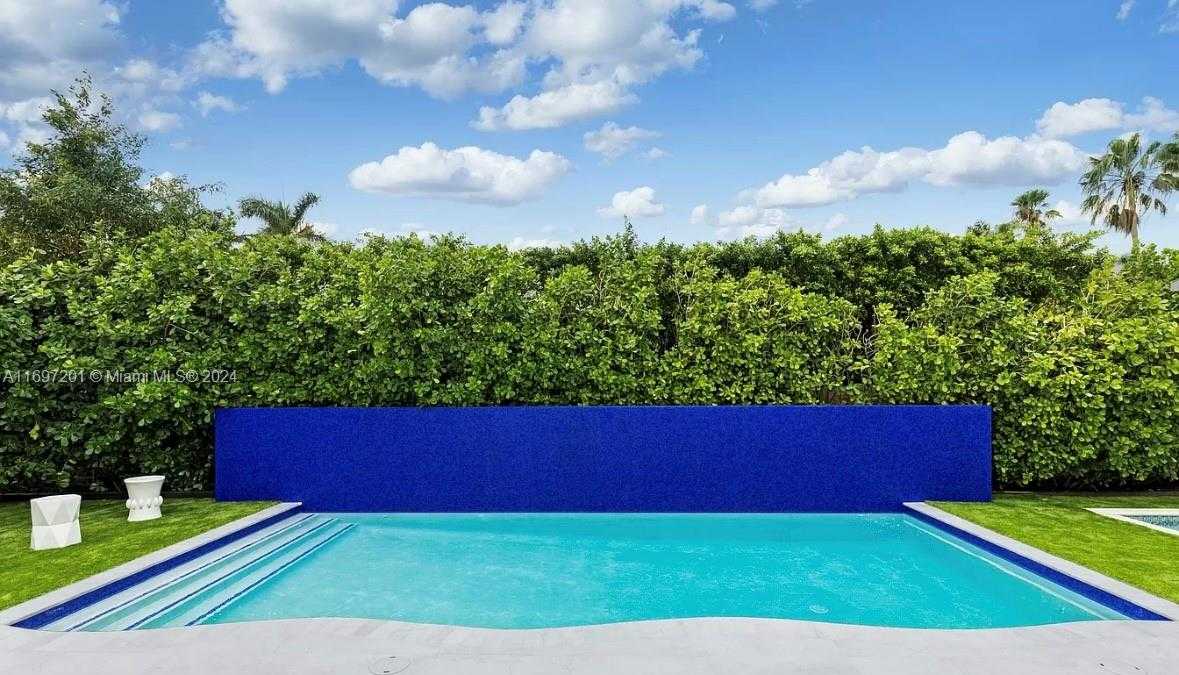 Small Image of 6420 PINETREE DRIVE CIR, Miami Beach Number 31